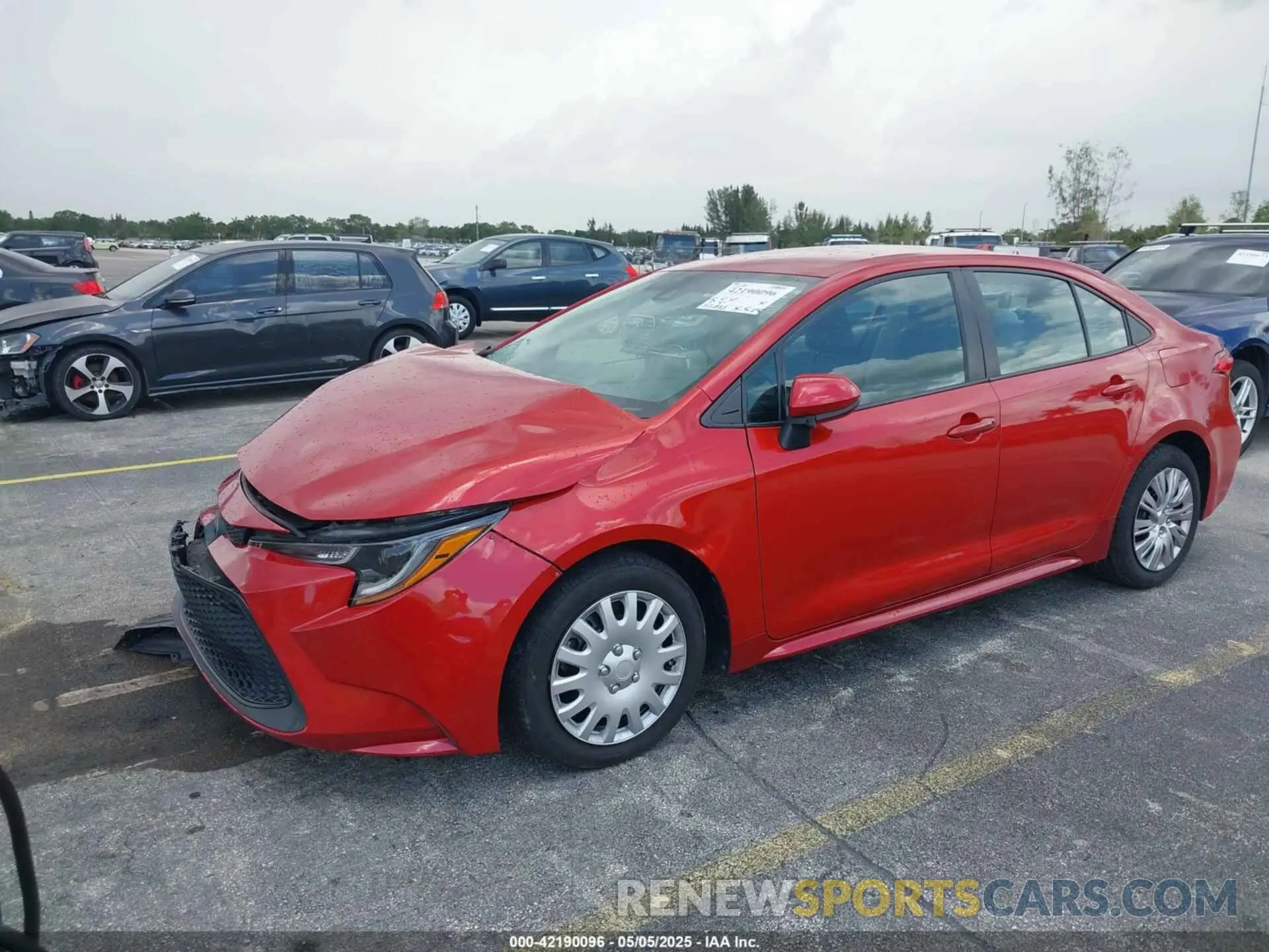 2 fotografías del automóvil dañado 5YFEPMAE3MP187958 TOYOTA COROLLA 2021