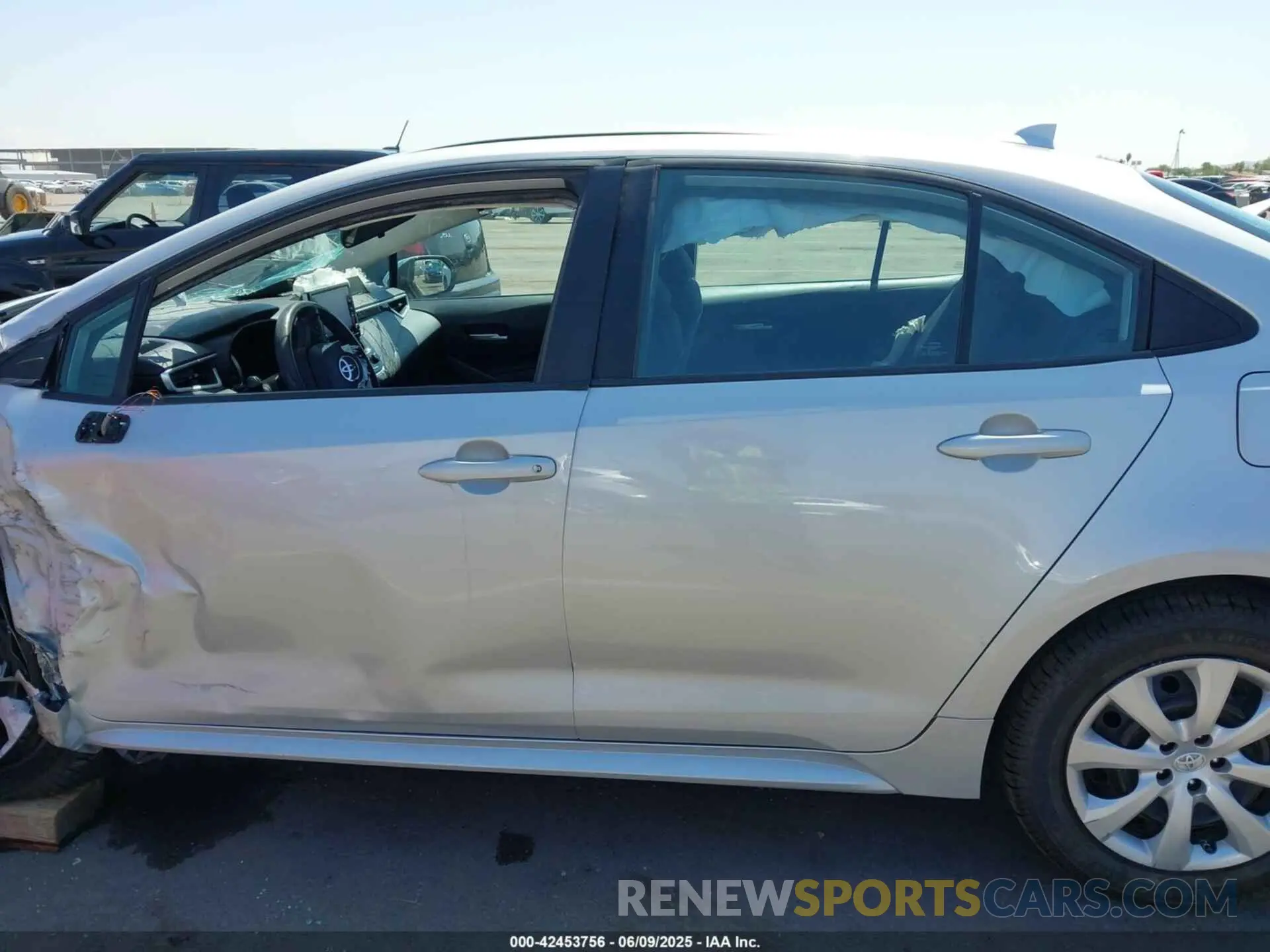 14 fotografías del automóvil dañado 5YFEPMAE3MP189970 TOYOTA COROLLA 2021