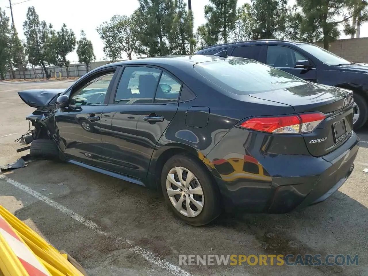 2 fotografías del automóvil dañado 5YFEPMAE3MP197003 TOYOTA COROLLA 2021