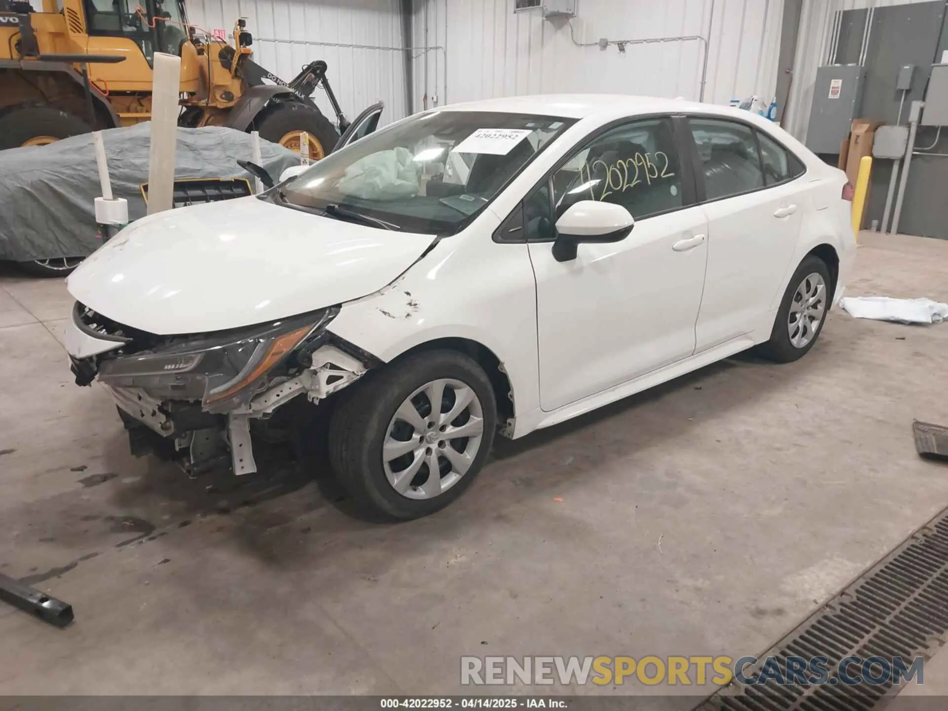 2 fotografías del automóvil dañado 5YFEPMAE3MP206234 TOYOTA COROLLA 2021