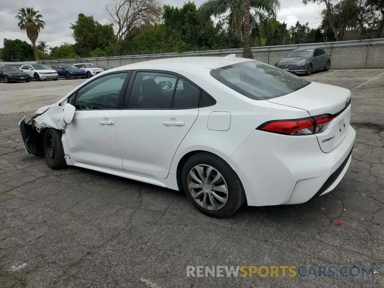 2 fotografías del automóvil dañado 5YFEPMAE3MP212325 TOYOTA COROLLA 2021