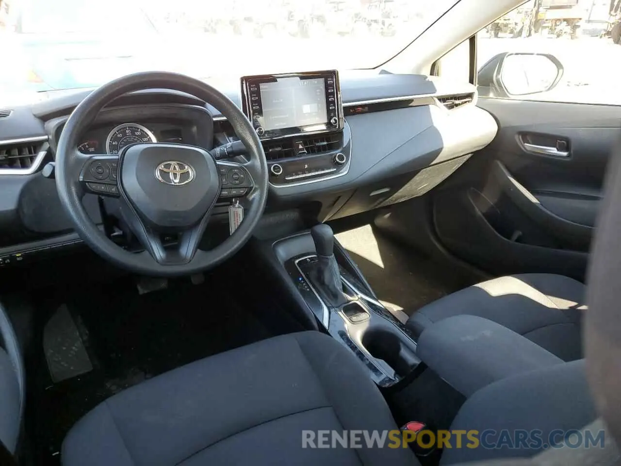 8 fotografías del automóvil dañado 5YFEPMAE3MP221817 TOYOTA COROLLA 2021