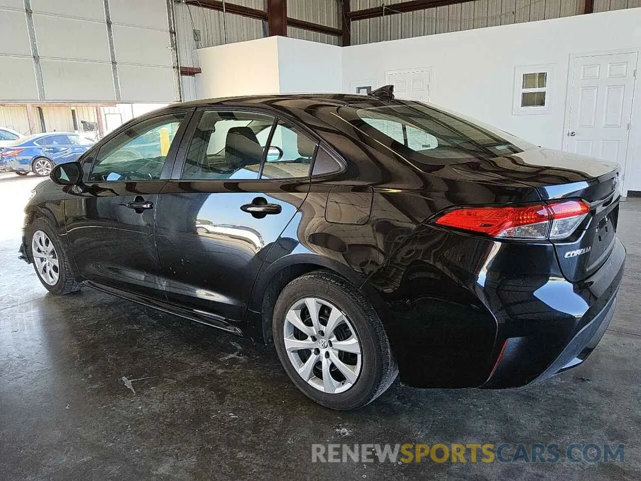 2 fotografías del automóvil dañado 5YFEPMAE3MP242036 TOYOTA COROLLA 2021