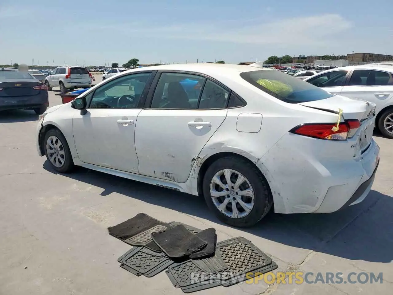 2 fotografías del automóvil dañado 5YFEPMAE3MP255921 TOYOTA COROLLA 2021
