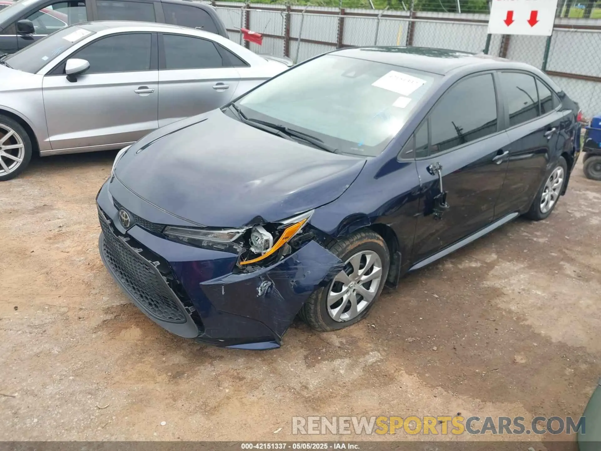 2 fotografías del automóvil dañado 5YFEPMAE3MP261136 TOYOTA COROLLA 2021