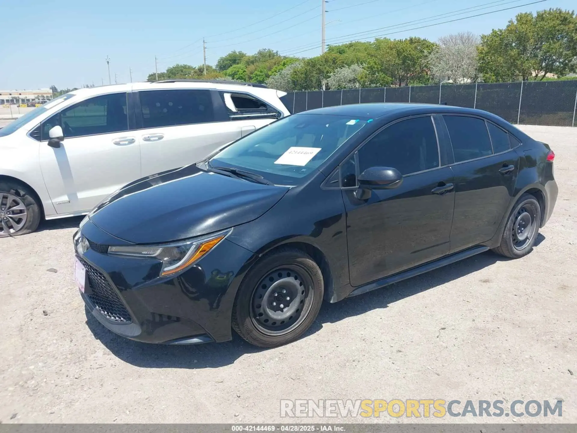 2 fotografías del automóvil dañado 5YFEPMAE4MP171641 TOYOTA COROLLA 2021