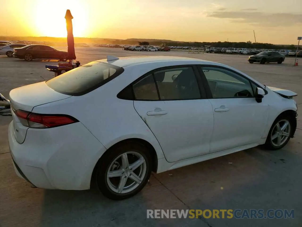3 fotografías del automóvil dañado 5YFEPMAE4MP177875 TOYOTA COROLLA 2021