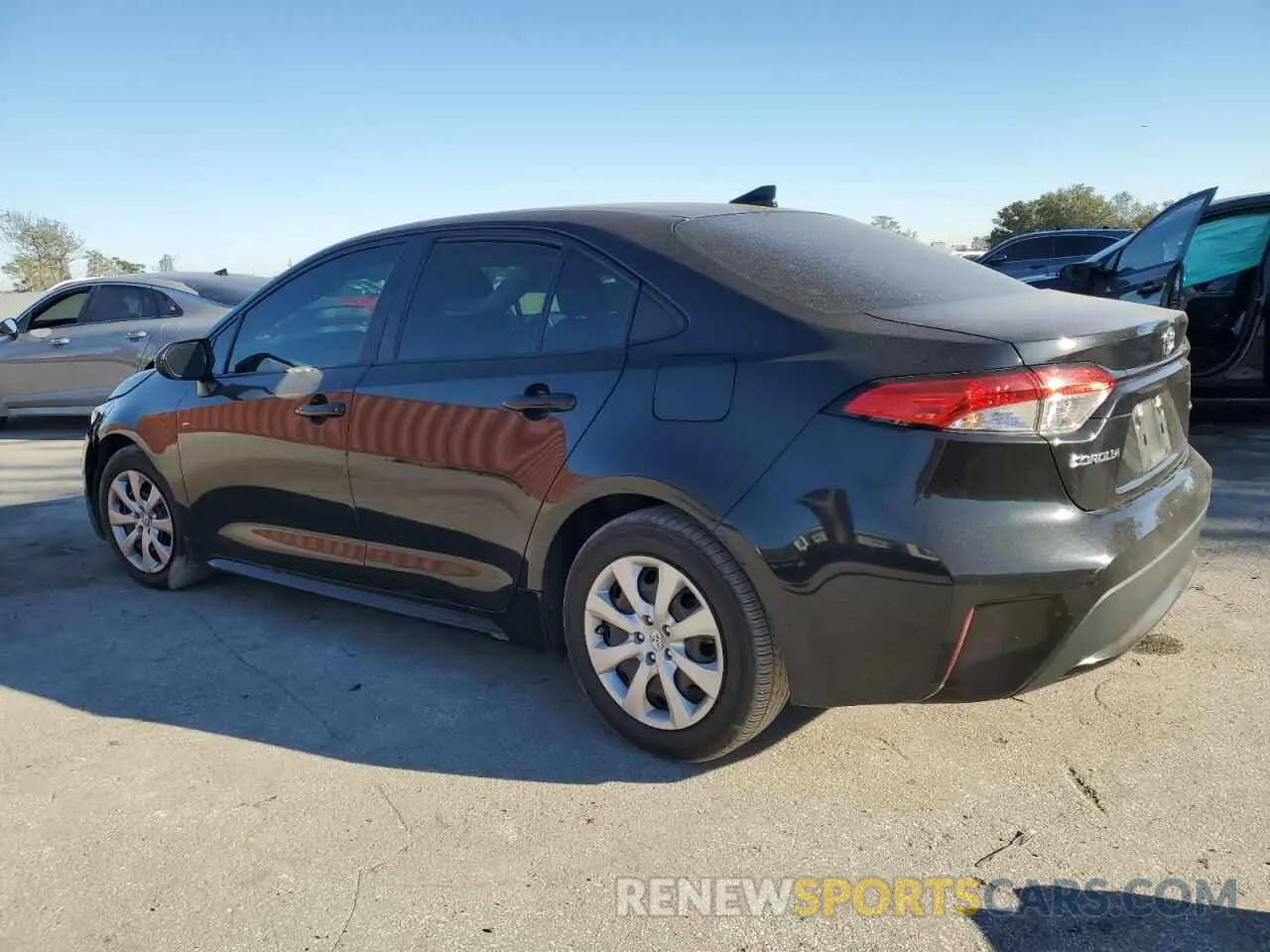 2 fotografías del automóvil dañado 5YFEPMAE4MP177892 TOYOTA COROLLA 2021