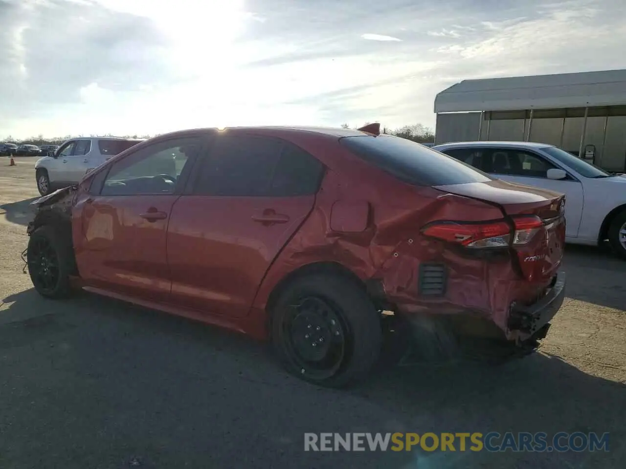 2 fotografías del automóvil dañado 5YFEPMAE4MP218683 TOYOTA COROLLA 2021