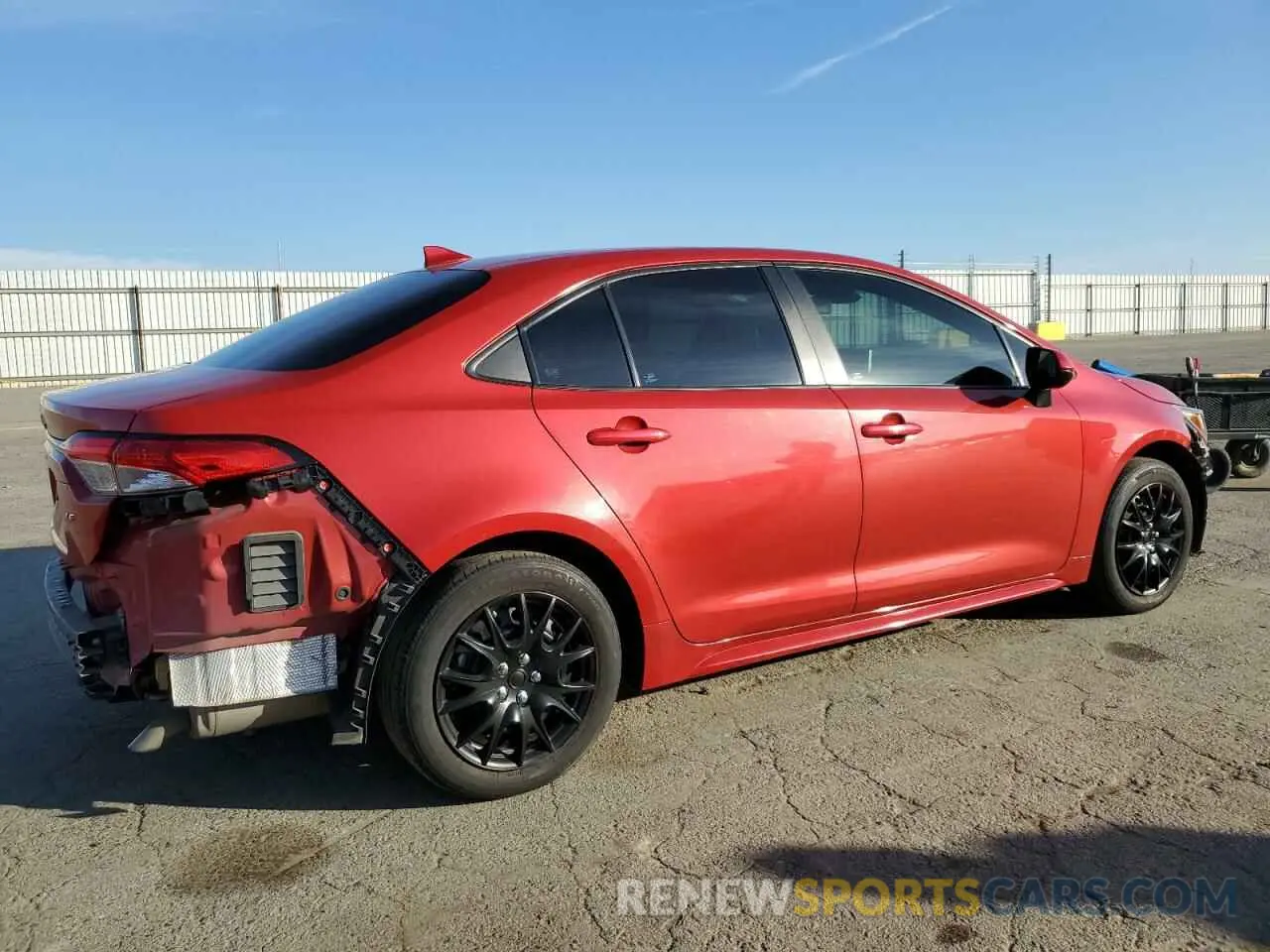 3 fotografías del automóvil dañado 5YFEPMAE4MP218683 TOYOTA COROLLA 2021