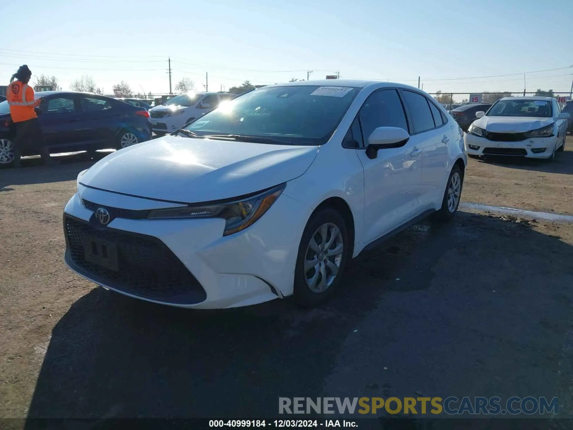2 fotografías del automóvil dañado 5YFEPMAE4MP242093 TOYOTA COROLLA 2021