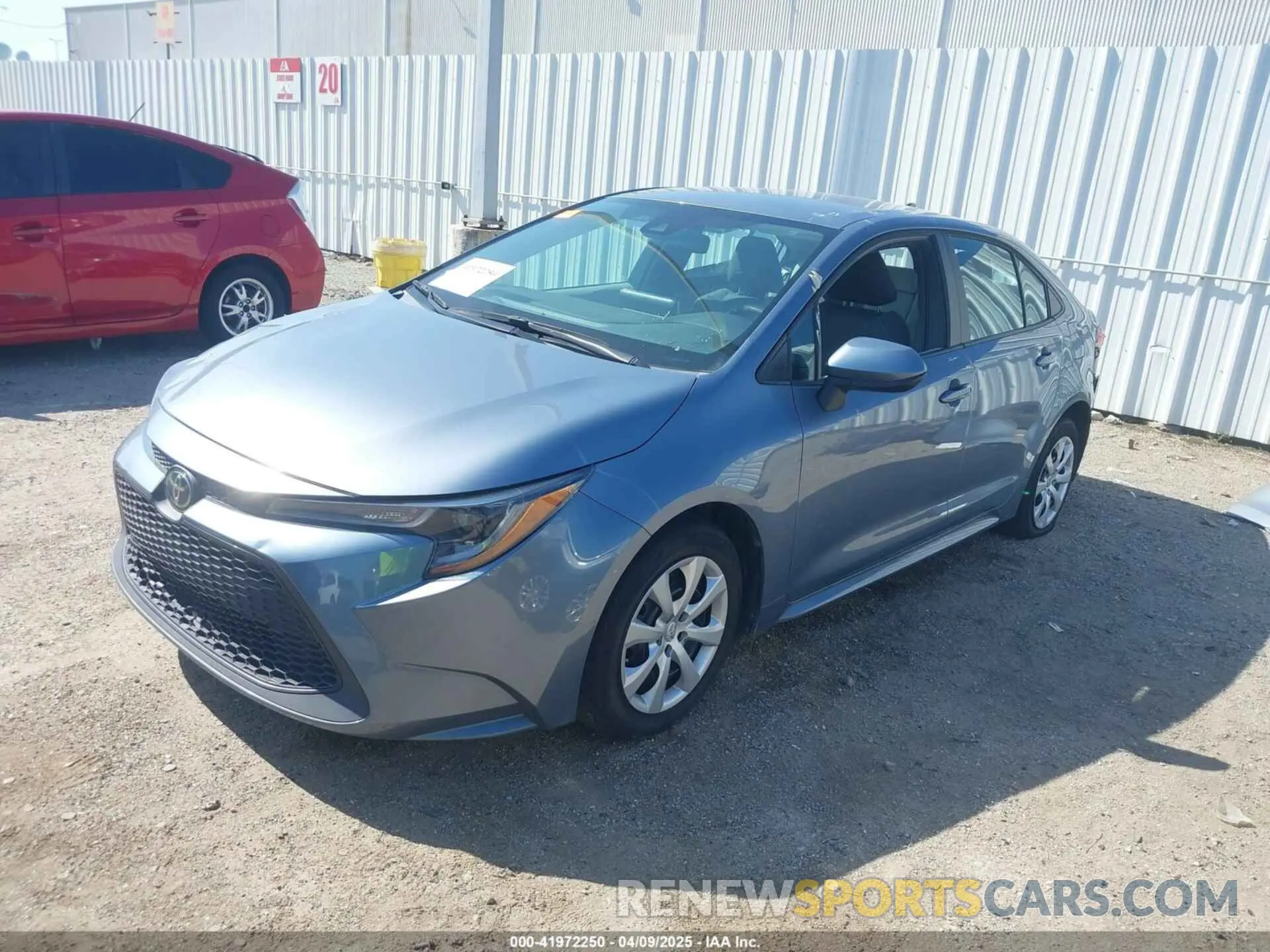 2 fotografías del automóvil dañado 5YFEPMAE4MP254678 TOYOTA COROLLA 2021