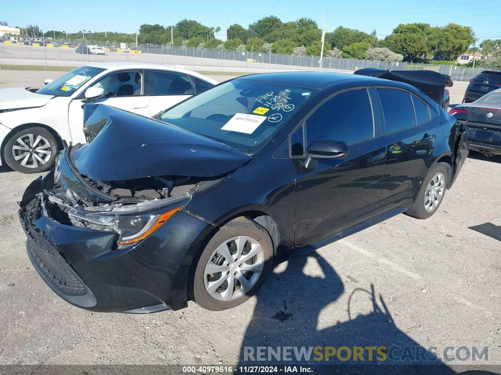 2 fotografías del automóvil dañado 5YFEPMAE4MP255071 TOYOTA COROLLA 2021
