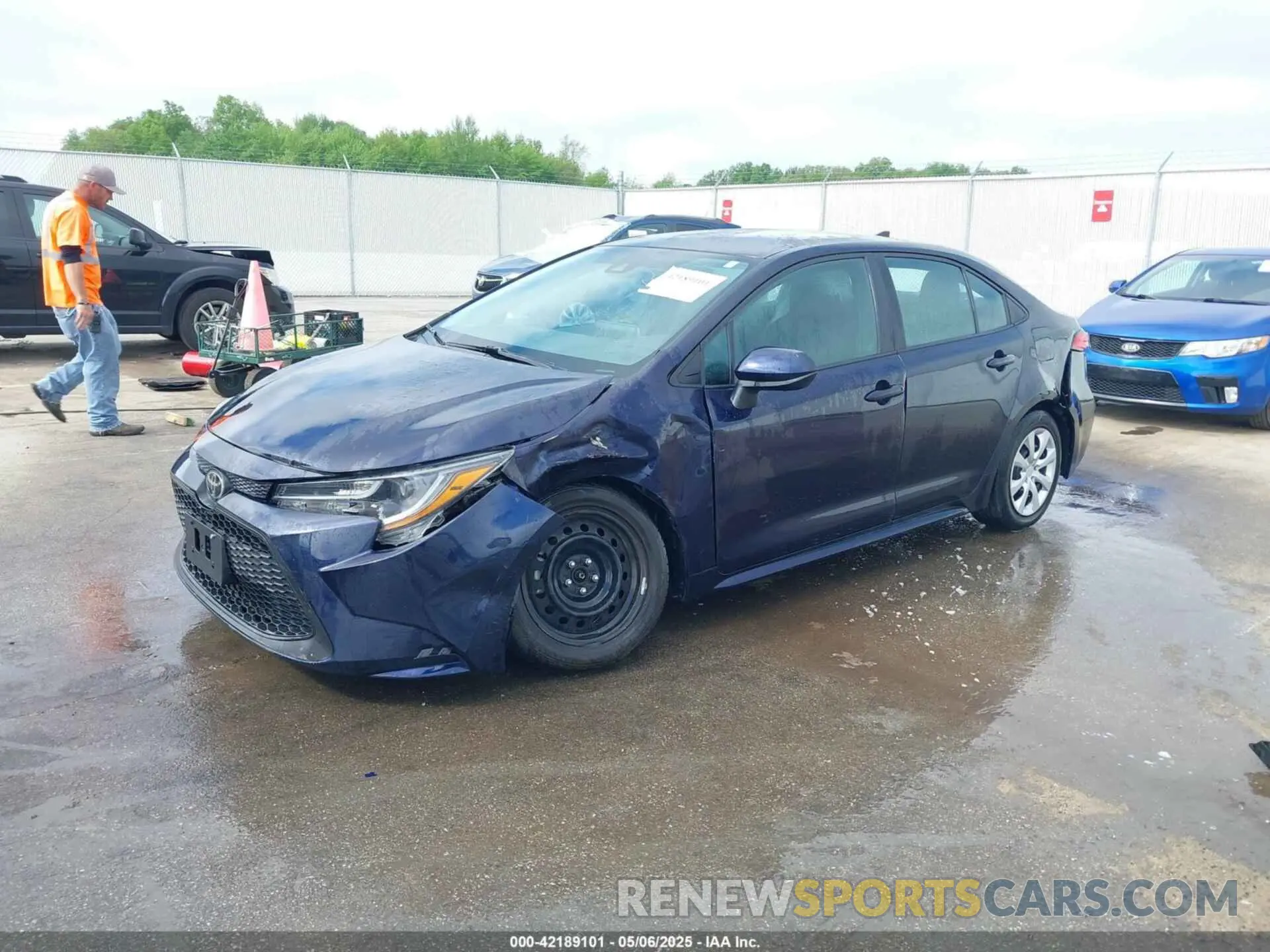 2 fotografías del automóvil dañado 5YFEPMAE4MP260948 TOYOTA COROLLA 2021