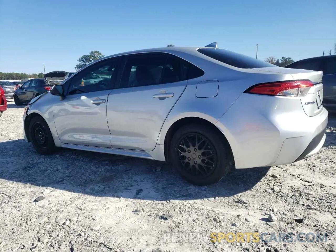 2 fotografías del automóvil dañado 5YFEPMAE4MP265261 TOYOTA COROLLA 2021