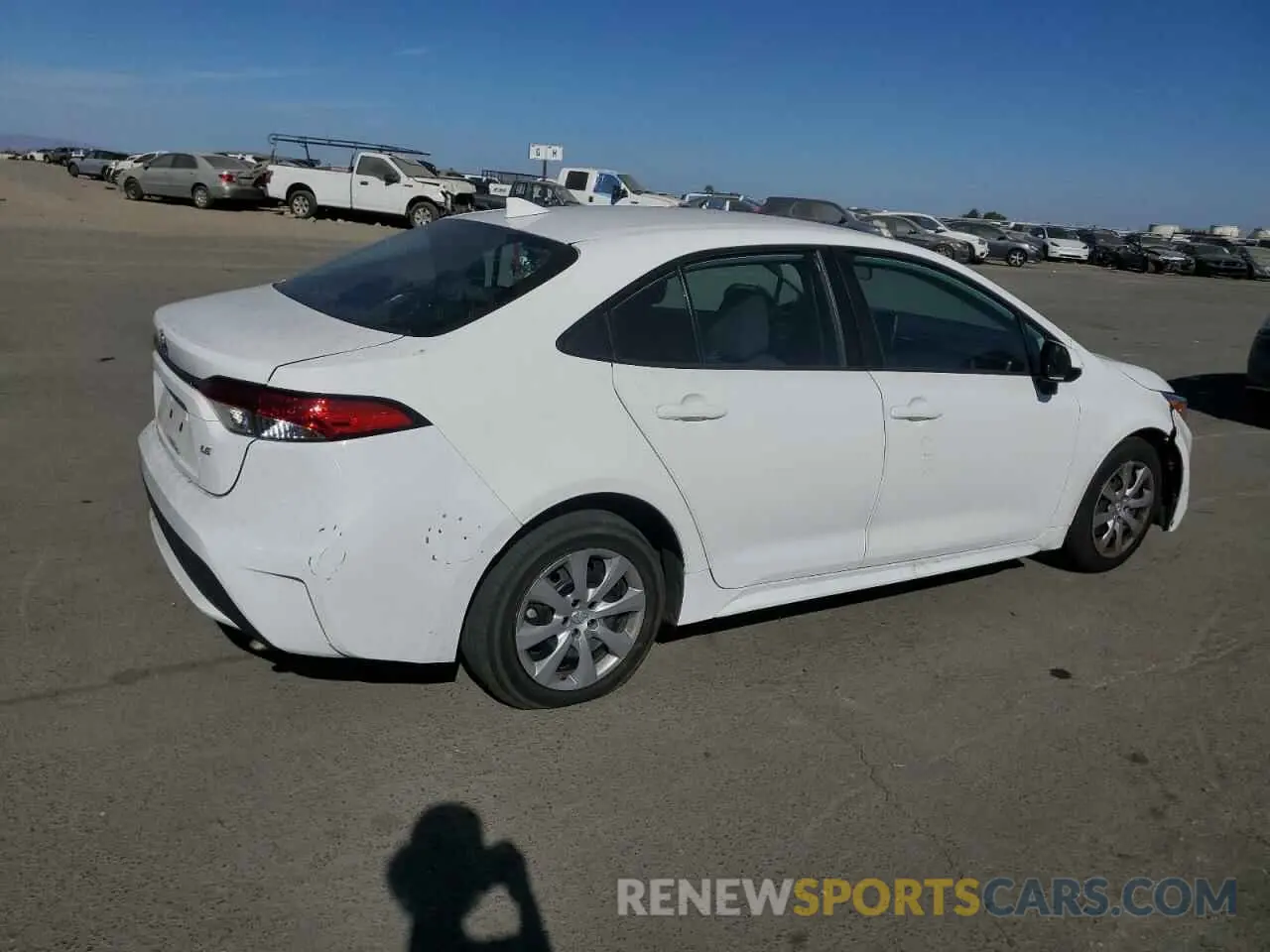 3 fotografías del automóvil dañado 5YFEPMAE5MP165492 TOYOTA COROLLA 2021