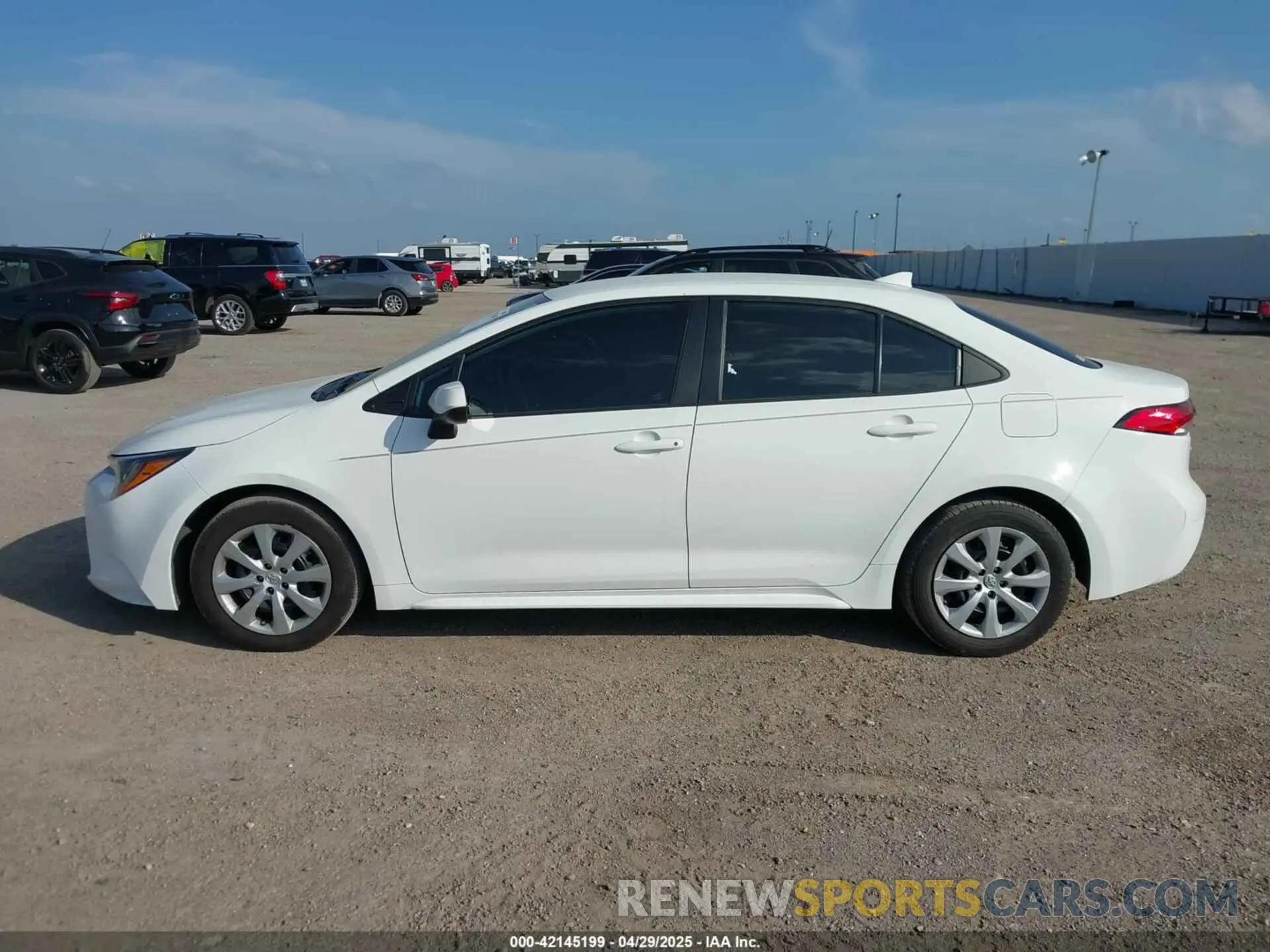14 fotografías del automóvil dañado 5YFEPMAE5MP172779 TOYOTA COROLLA 2021