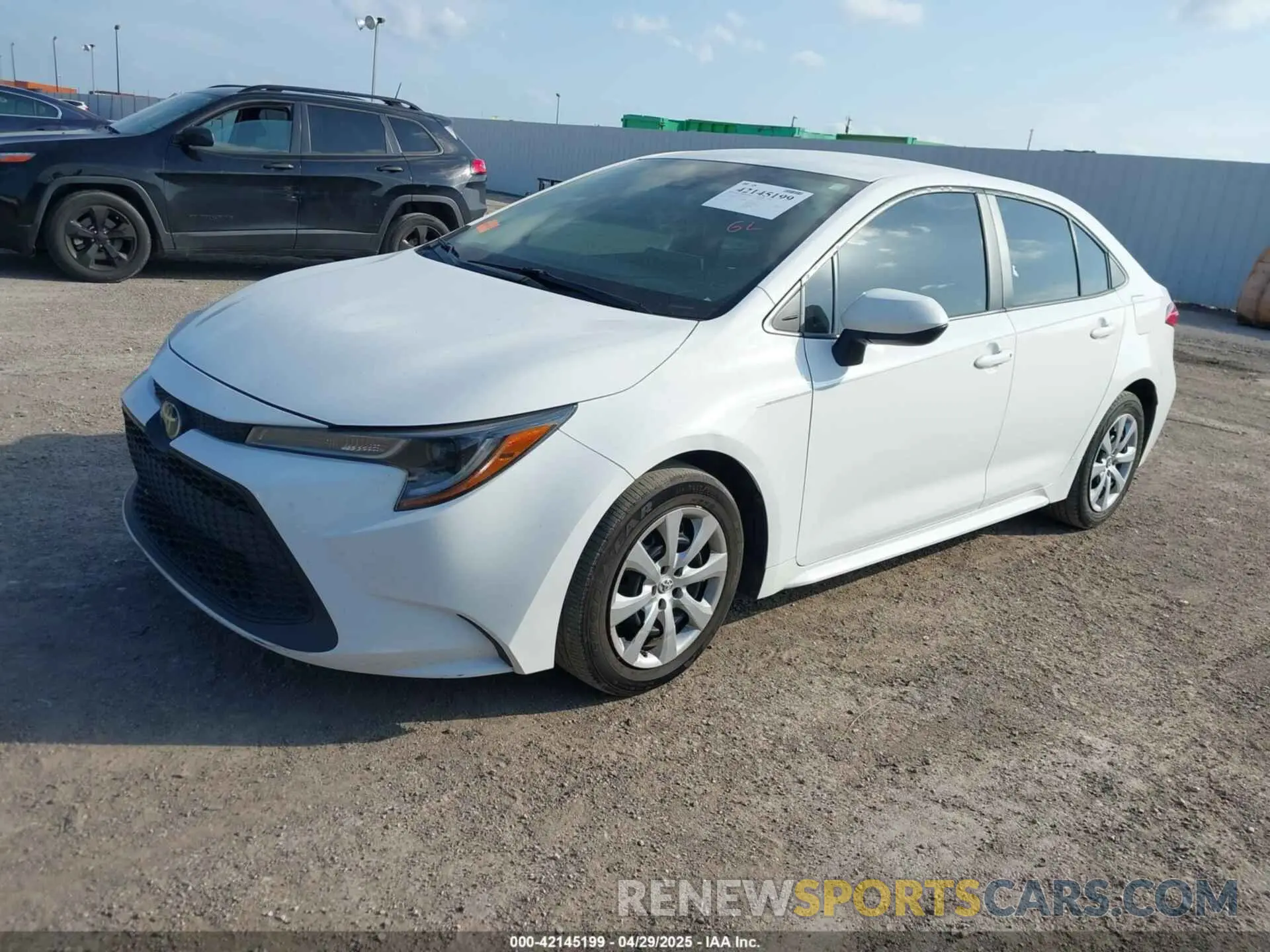 2 fotografías del automóvil dañado 5YFEPMAE5MP172779 TOYOTA COROLLA 2021