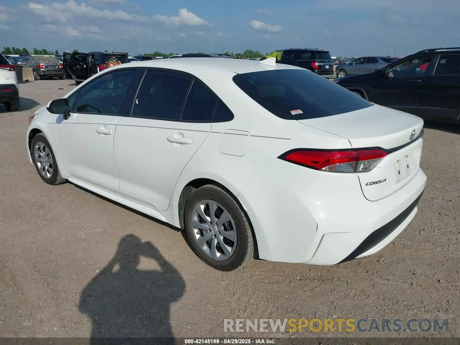 3 fotografías del automóvil dañado 5YFEPMAE5MP172779 TOYOTA COROLLA 2021