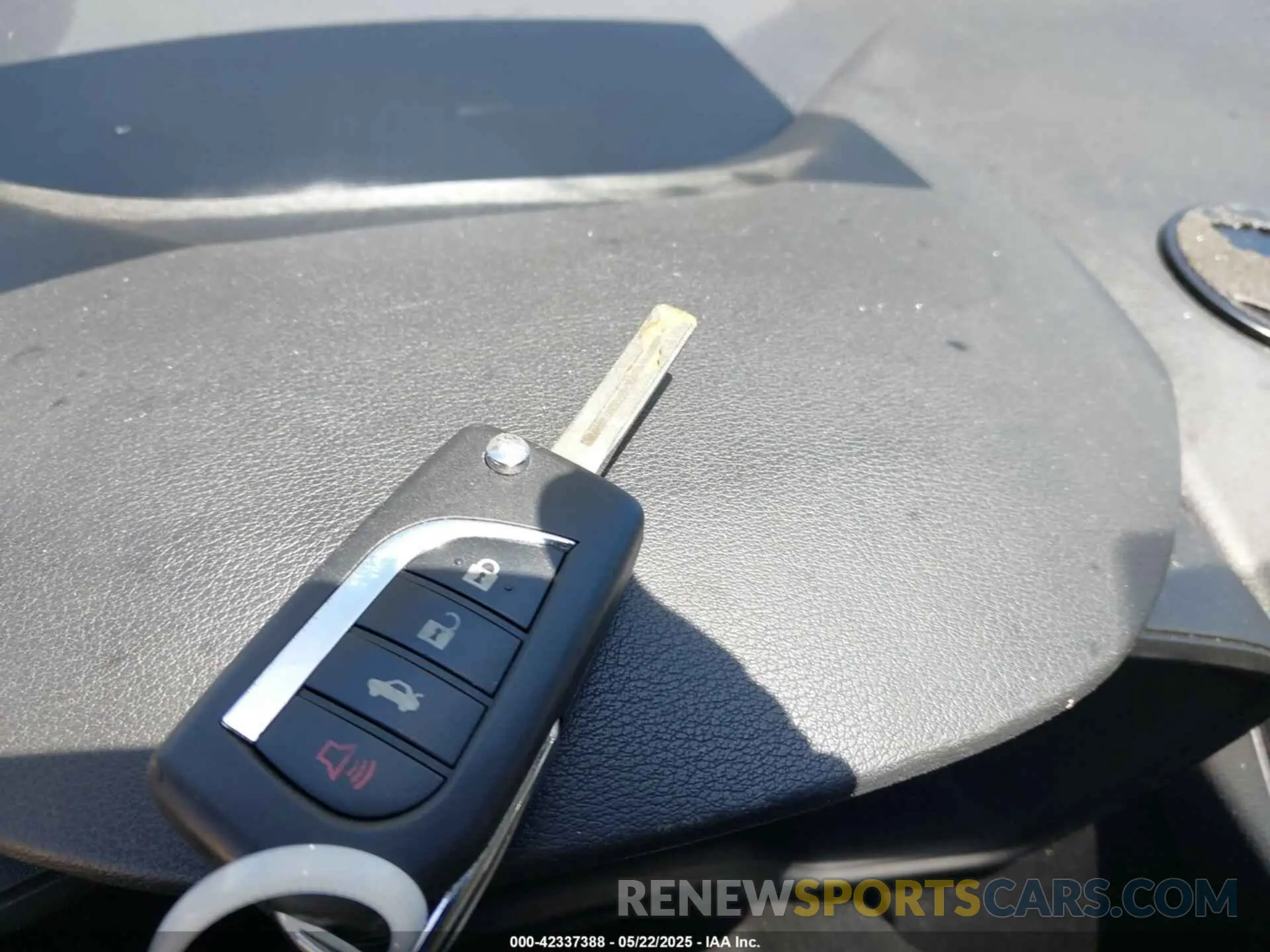 11 fotografías del automóvil dañado 5YFEPMAE5MP174063 TOYOTA COROLLA 2021