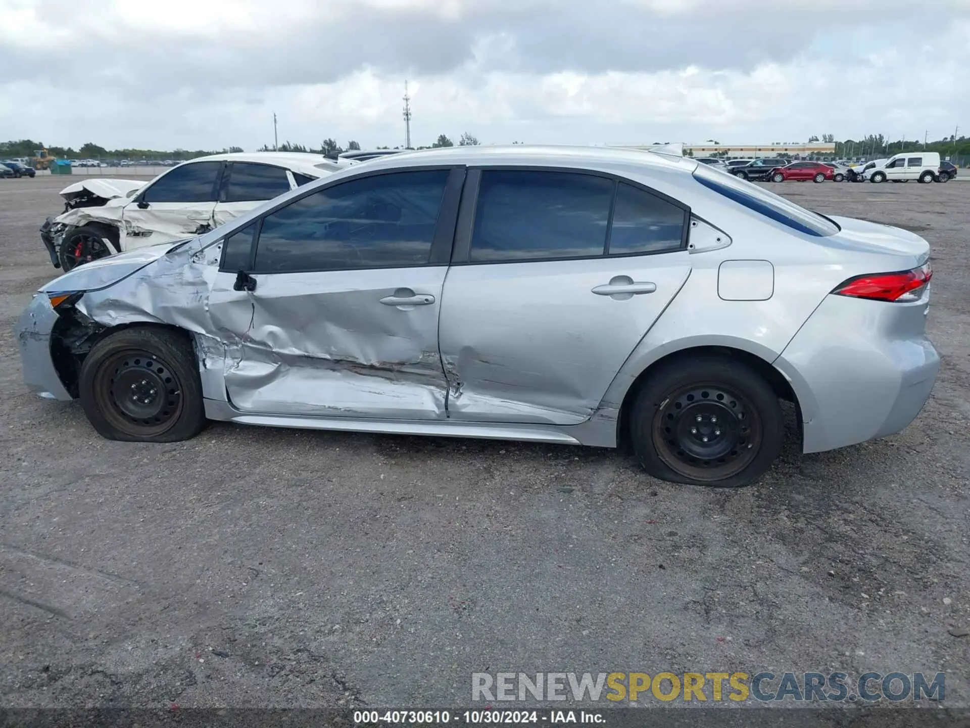 14 fotografías del automóvil dañado 5YFEPMAE5MP174239 TOYOTA COROLLA 2021