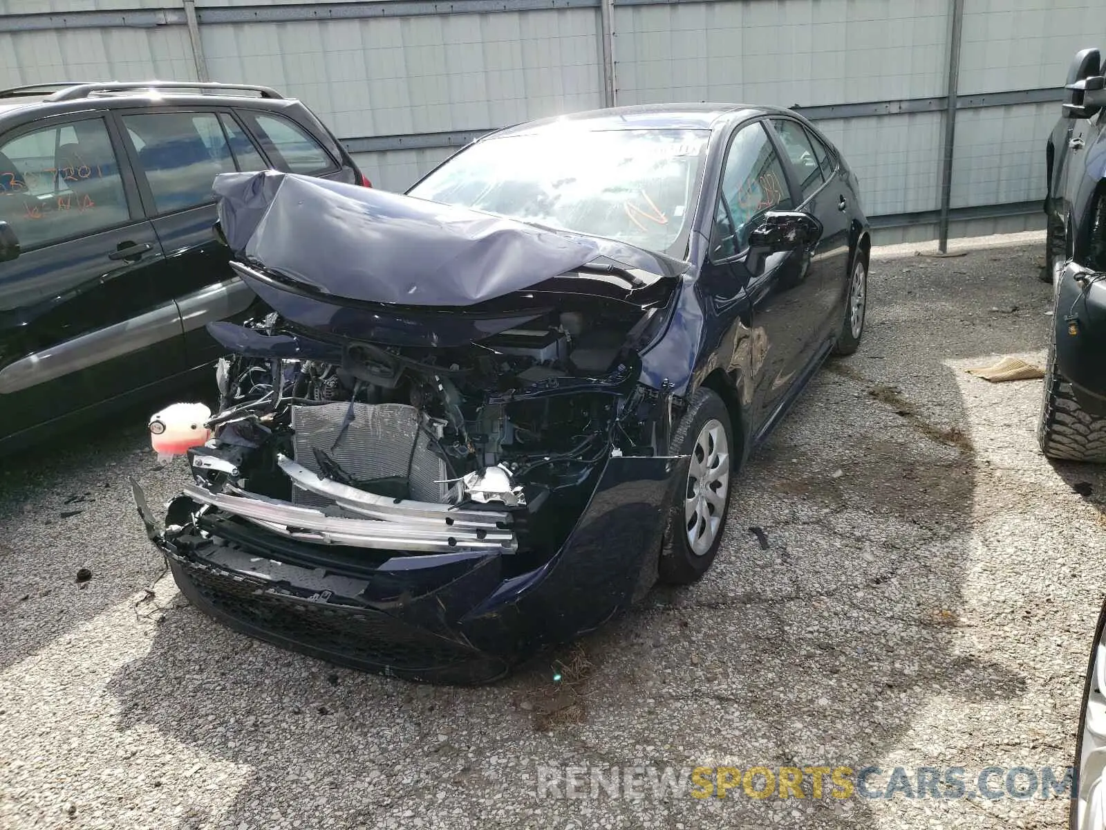 2 fotografías del automóvil dañado 5YFEPMAE5MP192790 TOYOTA COROLLA 2021