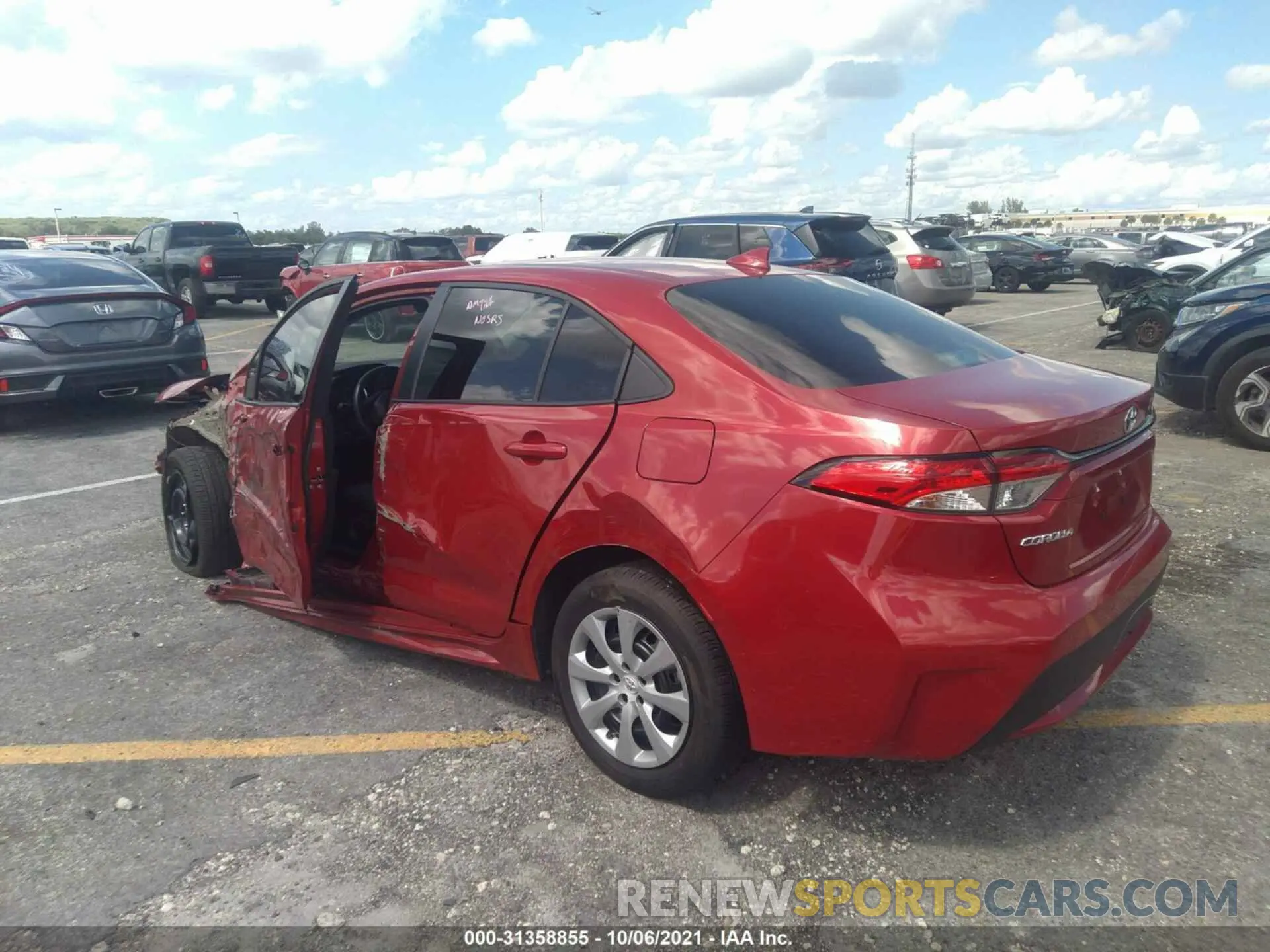 3 fotografías del automóvil dañado 5YFEPMAE5MP194975 TOYOTA COROLLA 2021