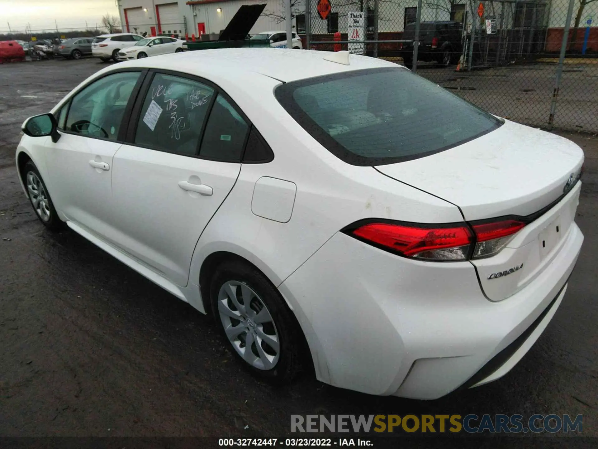 3 fotografías del automóvil dañado 5YFEPMAE5MP199755 TOYOTA COROLLA 2021