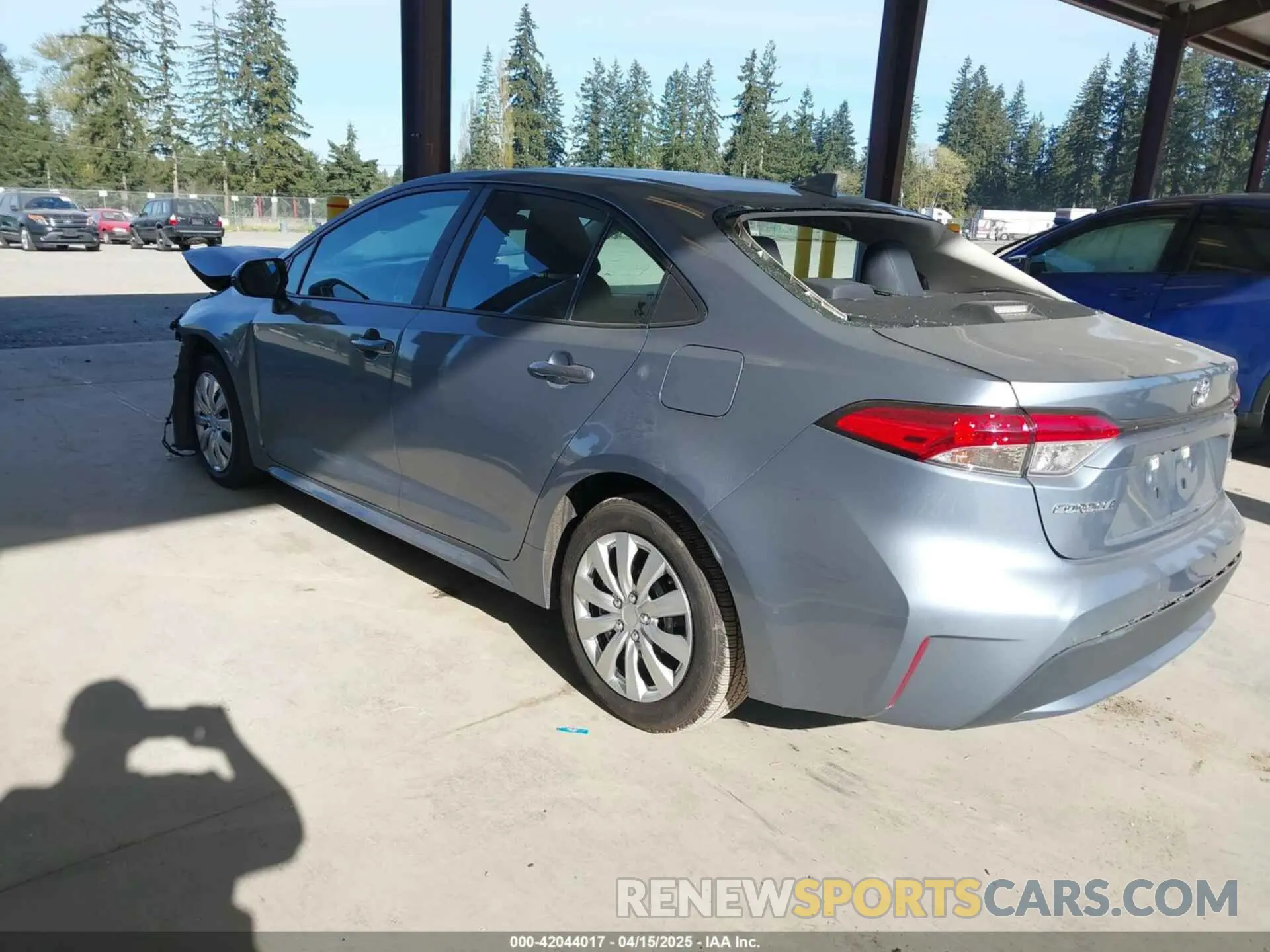 3 fotografías del automóvil dañado 5YFEPMAE5MP204274 TOYOTA COROLLA 2021