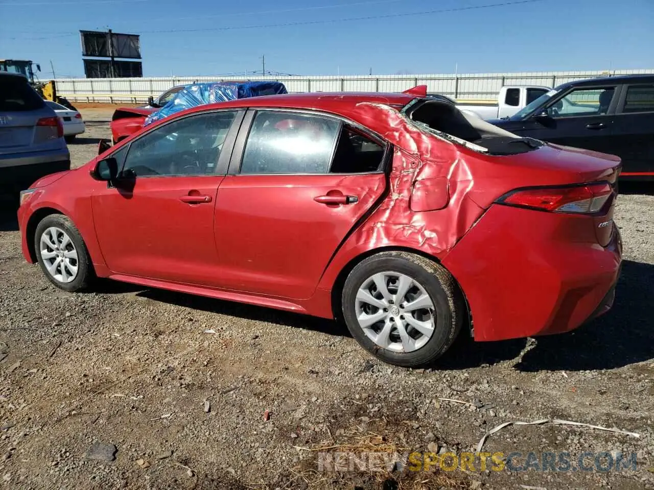 2 fotografías del automóvil dañado 5YFEPMAE5MP211452 TOYOTA COROLLA 2021