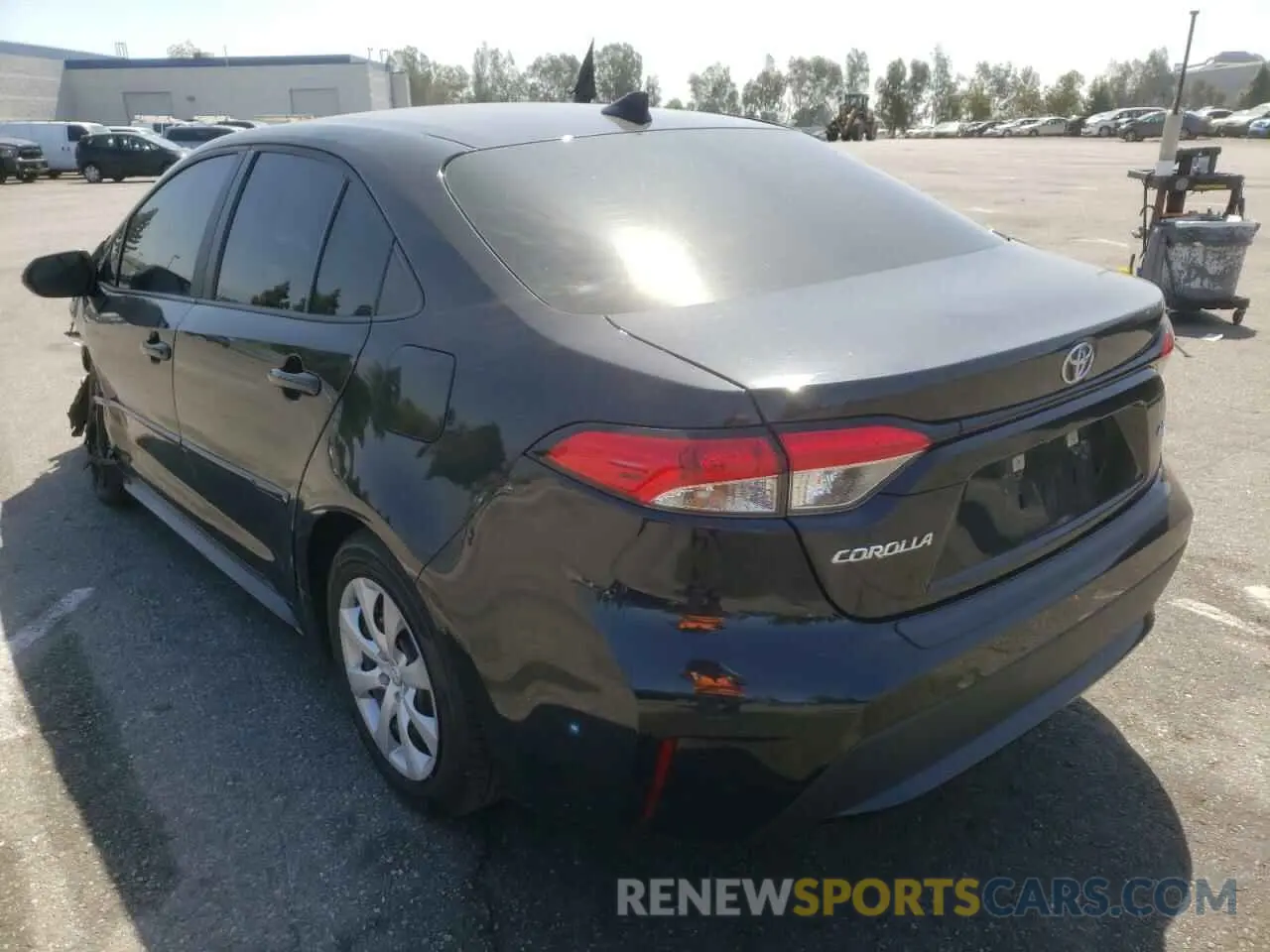 3 fotografías del automóvil dañado 5YFEPMAE5MP213296 TOYOTA COROLLA 2021