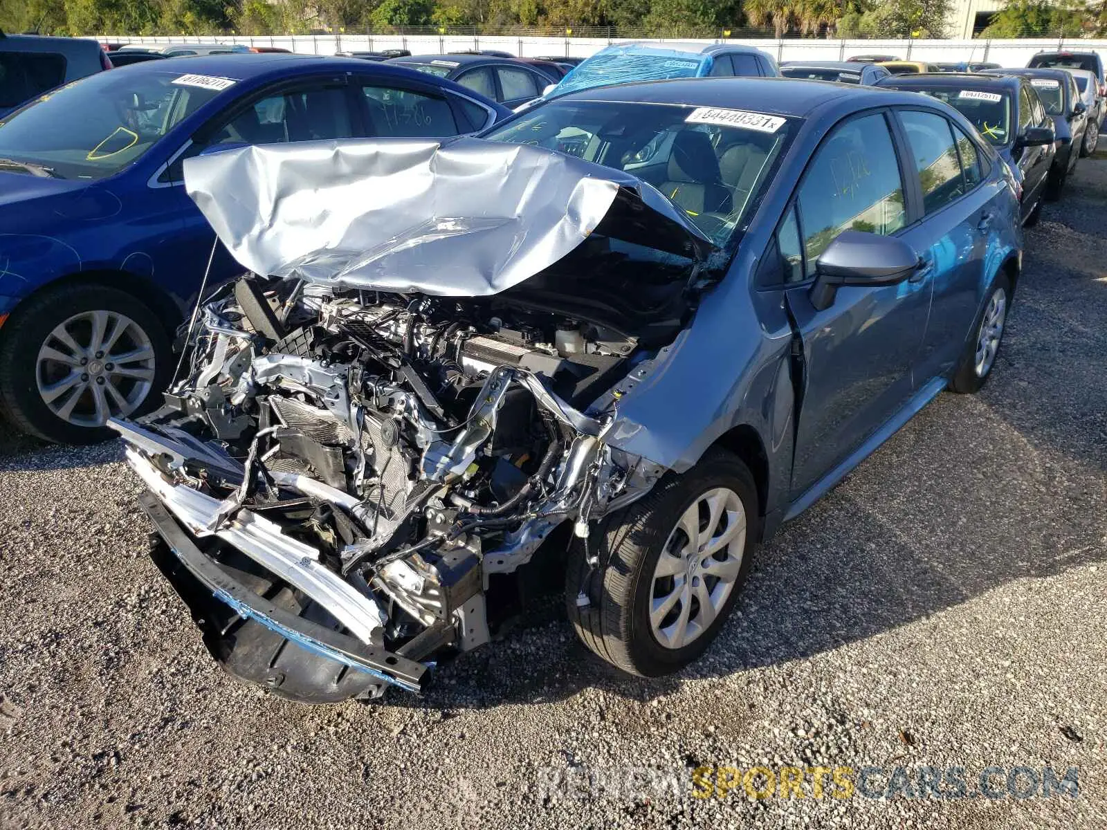 2 fotografías del automóvil dañado 5YFEPMAE5MP215551 TOYOTA COROLLA 2021