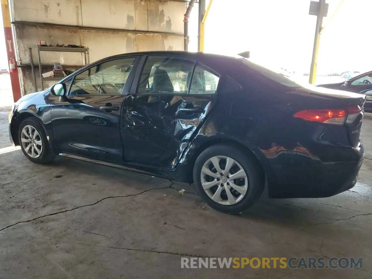 2 fotografías del automóvil dañado 5YFEPMAE5MP231040 TOYOTA COROLLA 2021
