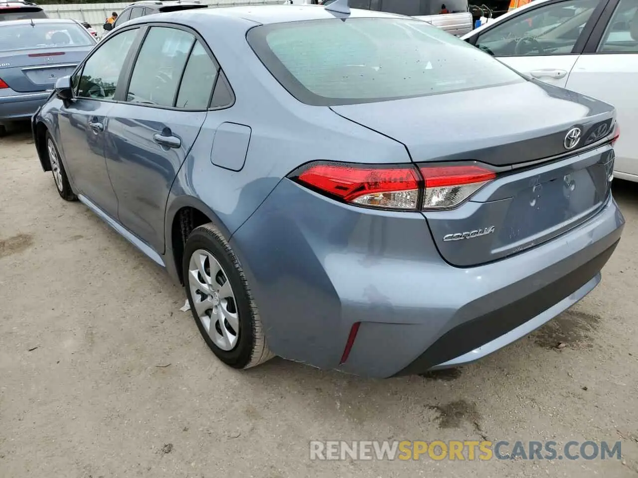 2 fotografías del automóvil dañado 5YFEPMAE5MP233029 TOYOTA COROLLA 2021