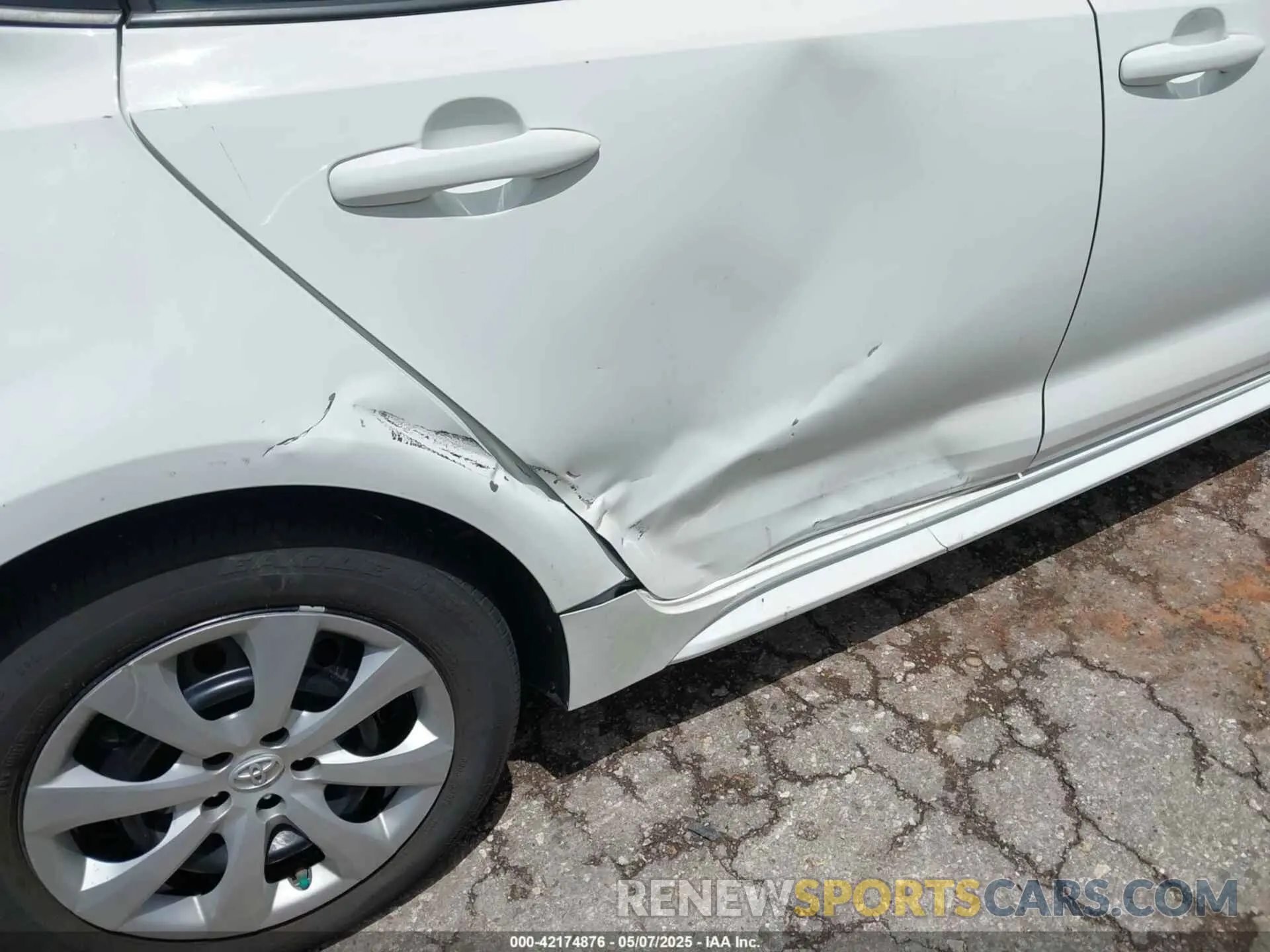 18 fotografías del automóvil dañado 5YFEPMAE5MP236187 TOYOTA COROLLA 2021