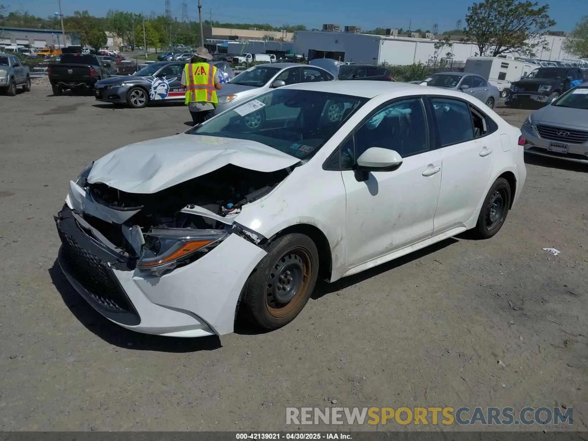2 fotografías del automóvil dañado 5YFEPMAE5MP247335 TOYOTA COROLLA 2021