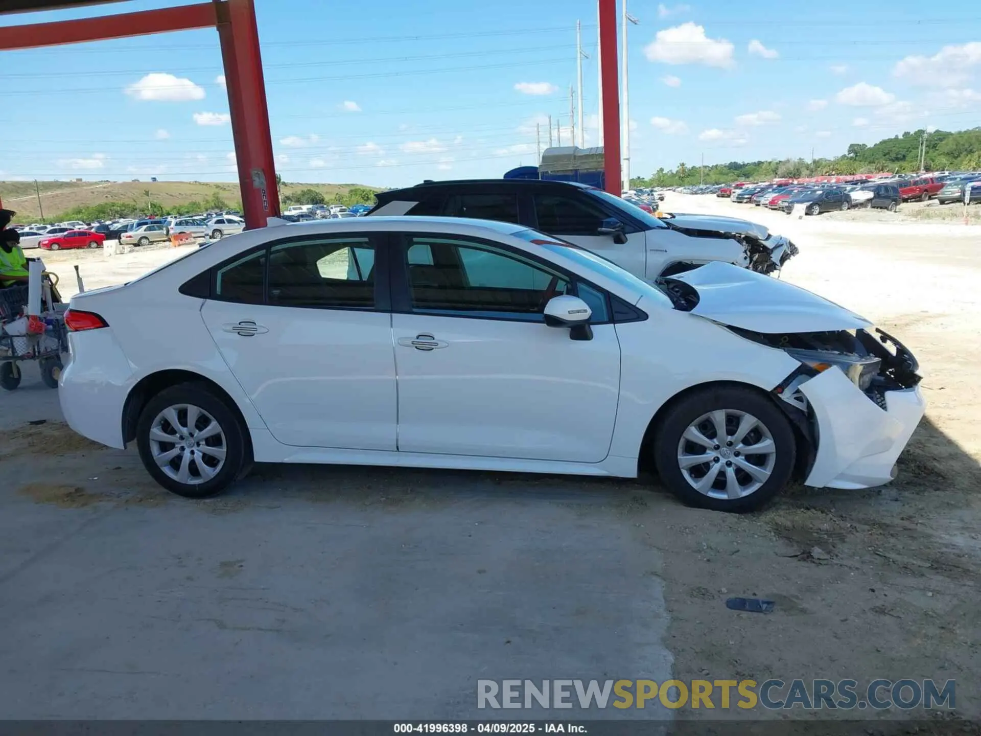 14 fotografías del automóvil dañado 5YFEPMAE5MP253569 TOYOTA COROLLA 2021