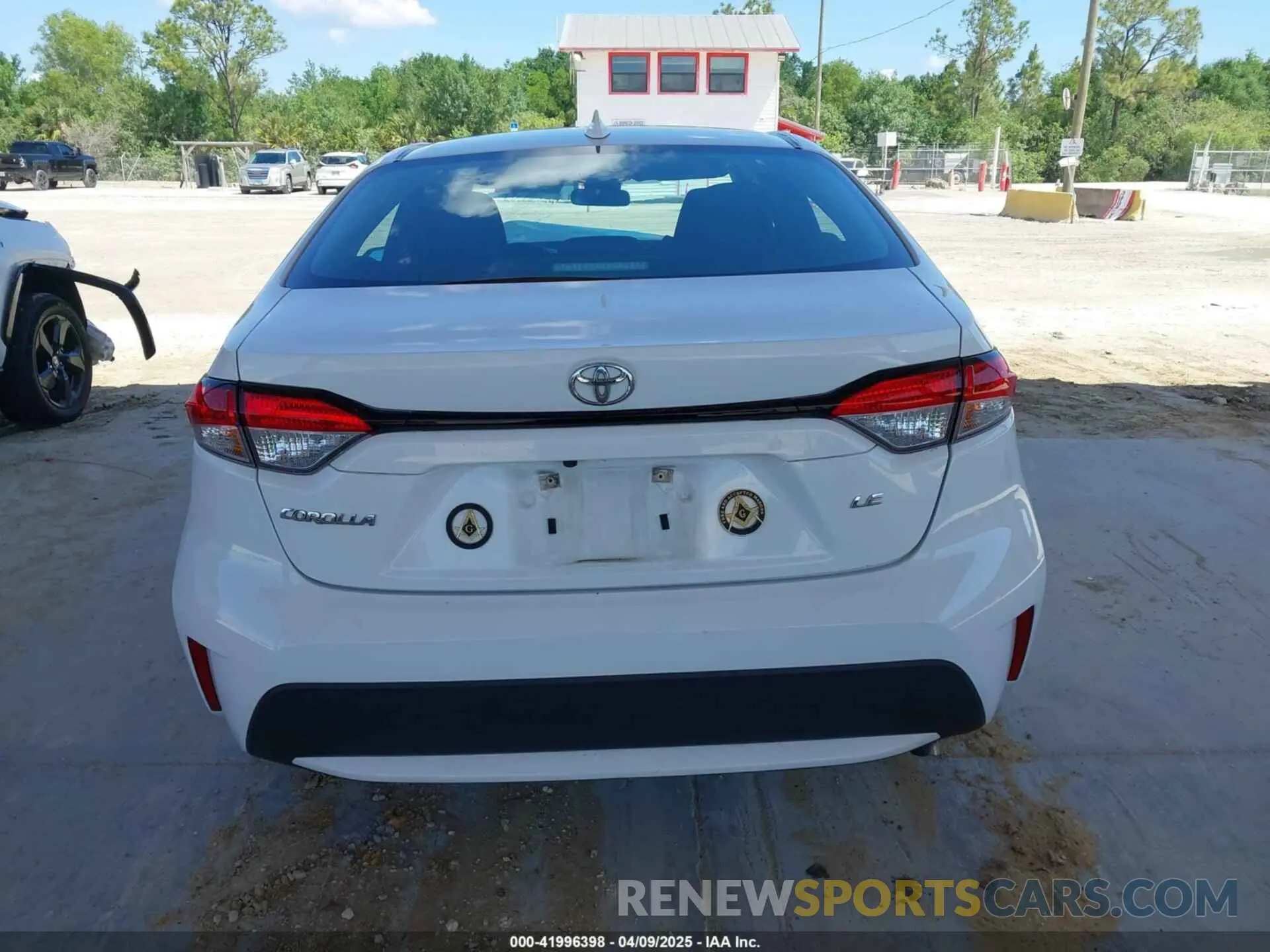 17 fotografías del automóvil dañado 5YFEPMAE5MP253569 TOYOTA COROLLA 2021