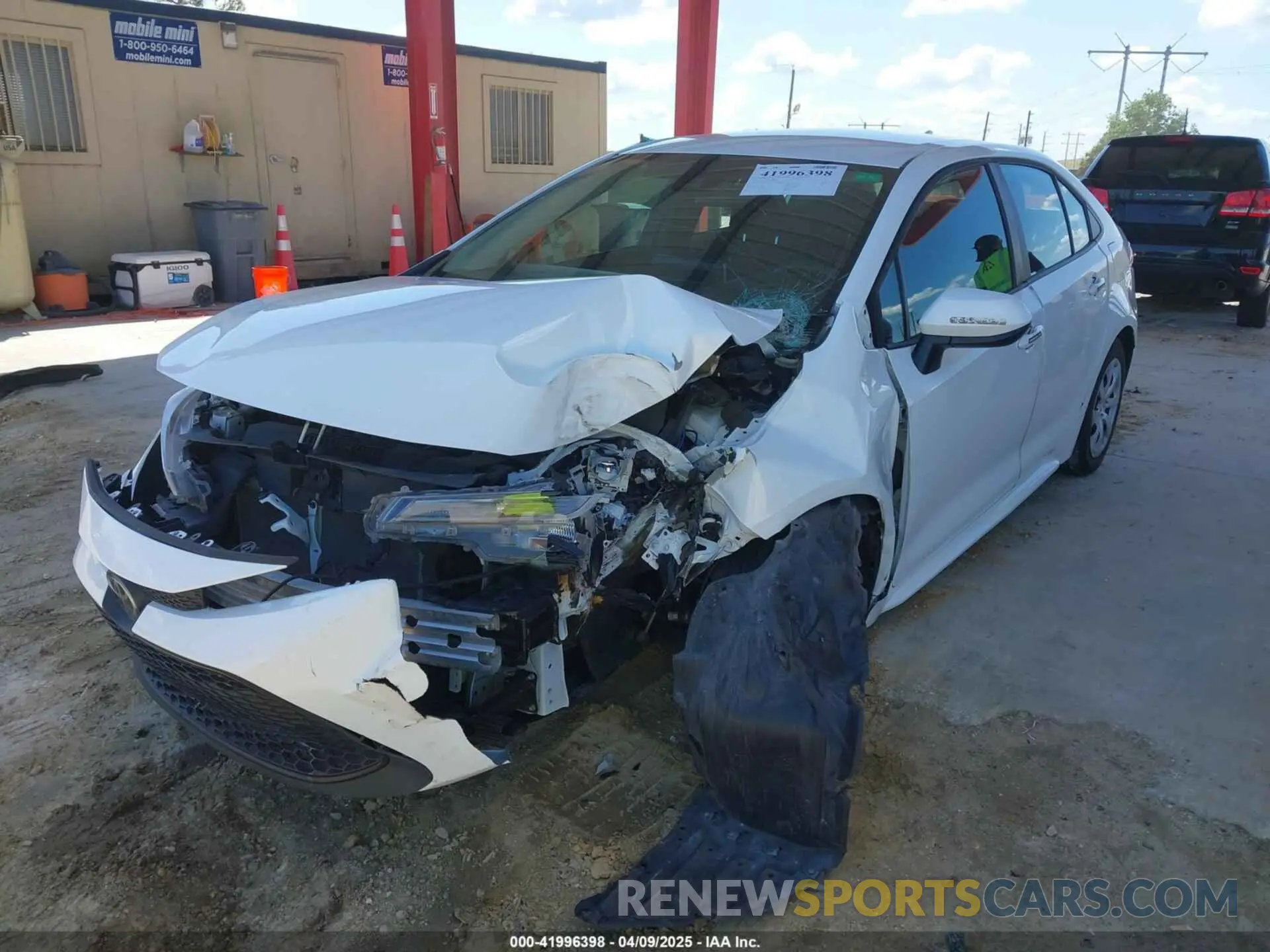 2 fotografías del automóvil dañado 5YFEPMAE5MP253569 TOYOTA COROLLA 2021