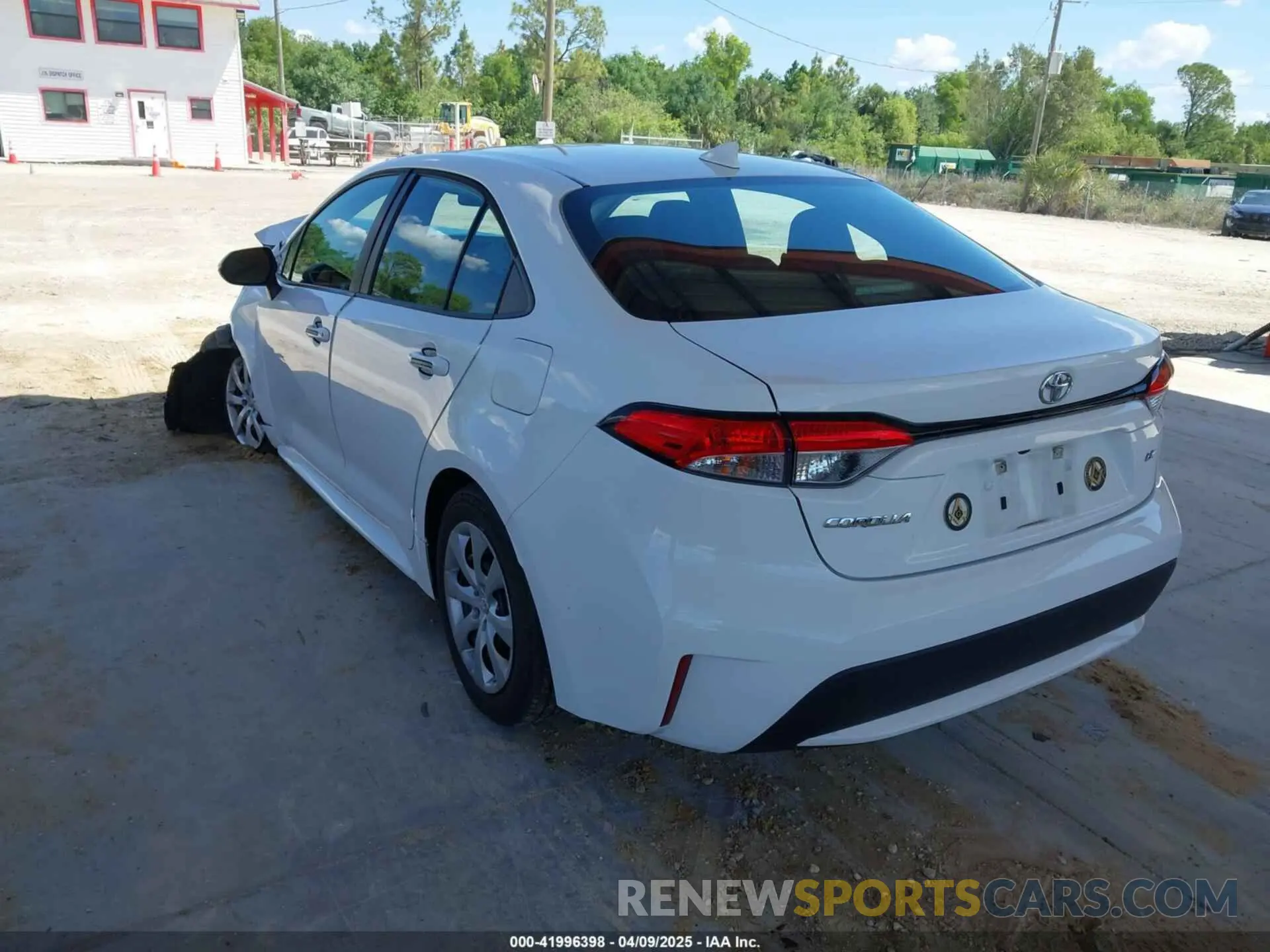 3 fotografías del automóvil dañado 5YFEPMAE5MP253569 TOYOTA COROLLA 2021