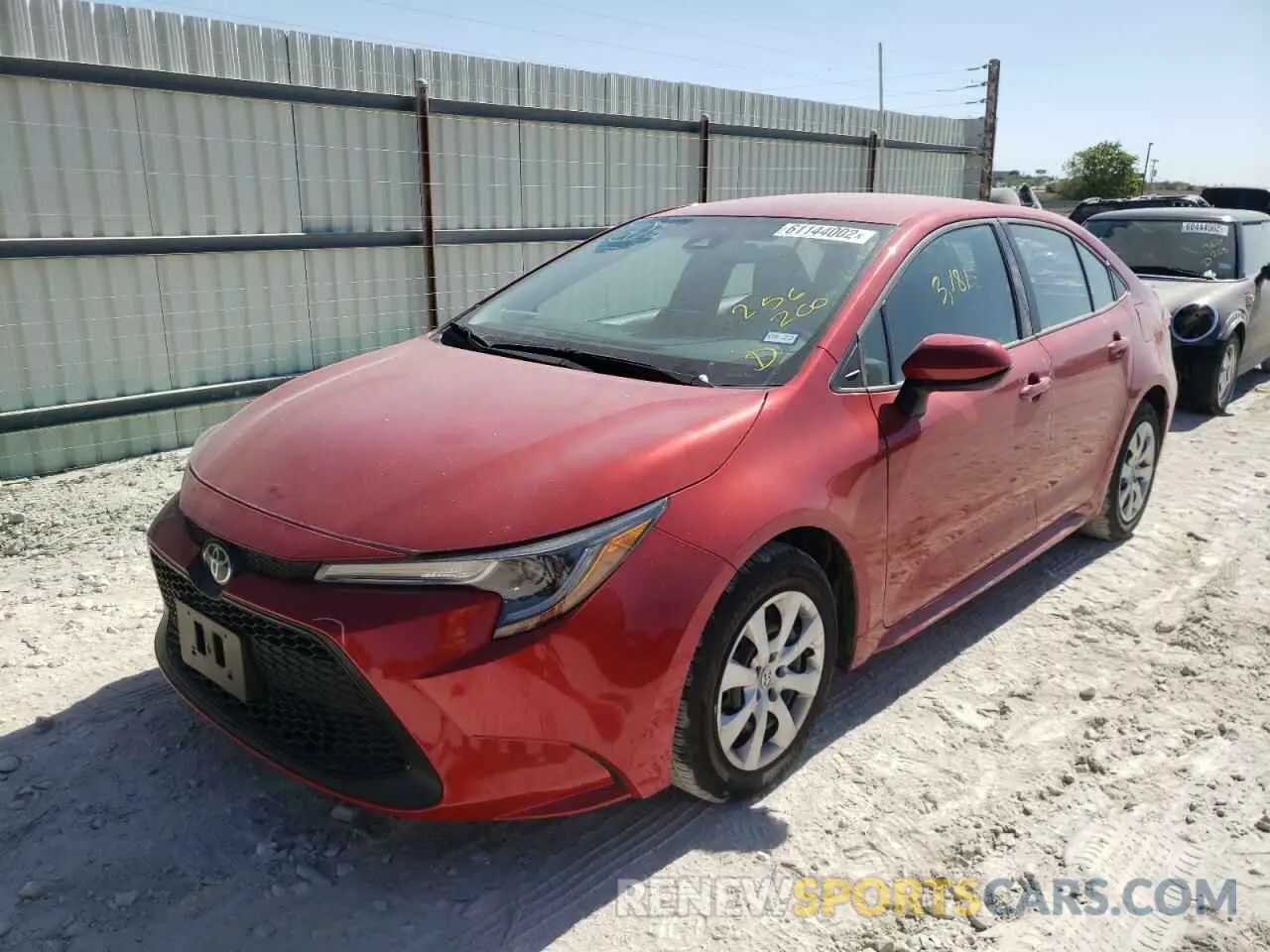 2 fotografías del automóvil dañado 5YFEPMAE5MP256200 TOYOTA COROLLA 2021