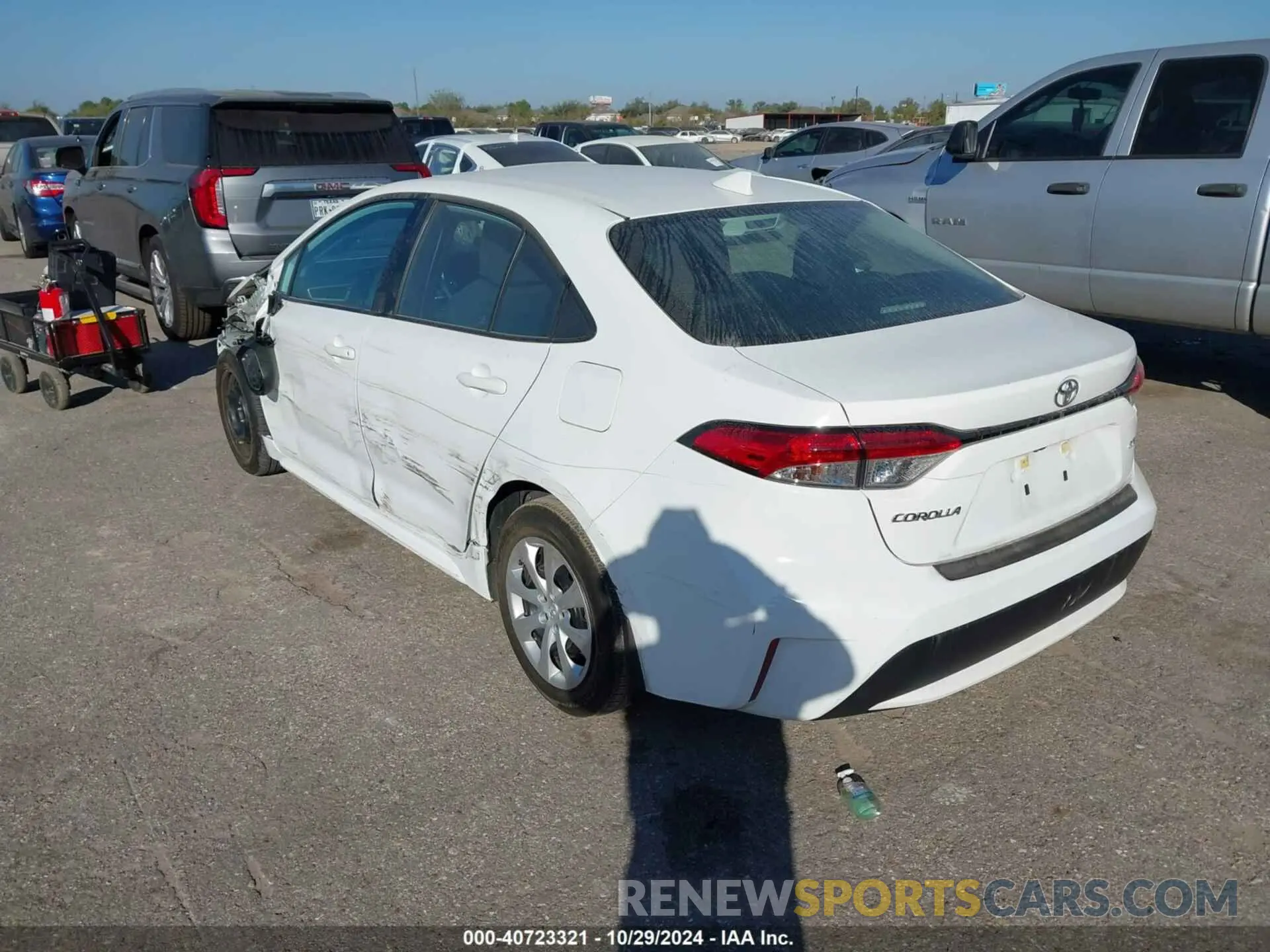 3 fotografías del automóvil dañado 5YFEPMAE5MP268539 TOYOTA COROLLA 2021