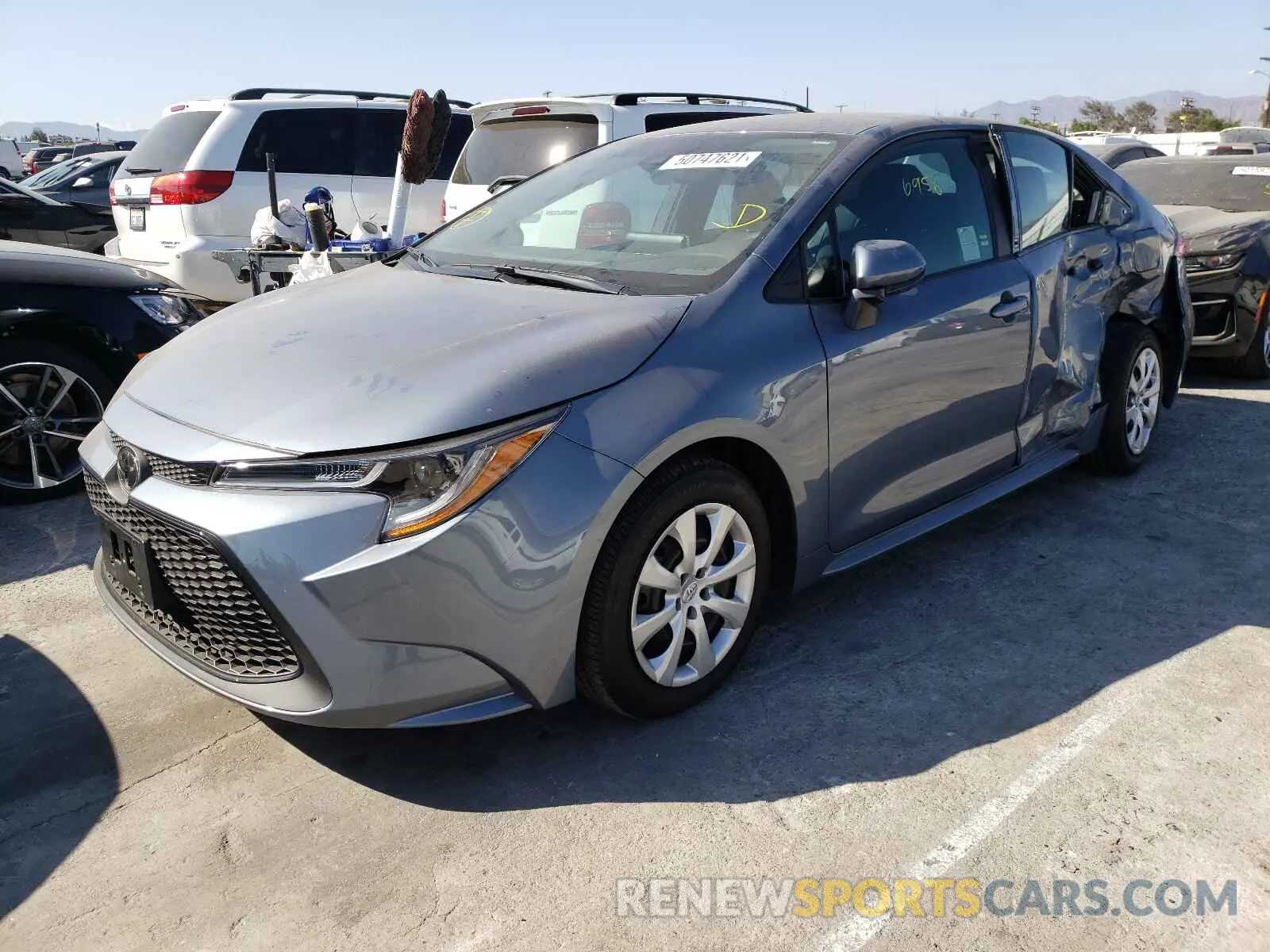 2 fotografías del automóvil dañado 5YFEPMAE6MP149253 TOYOTA COROLLA 2021