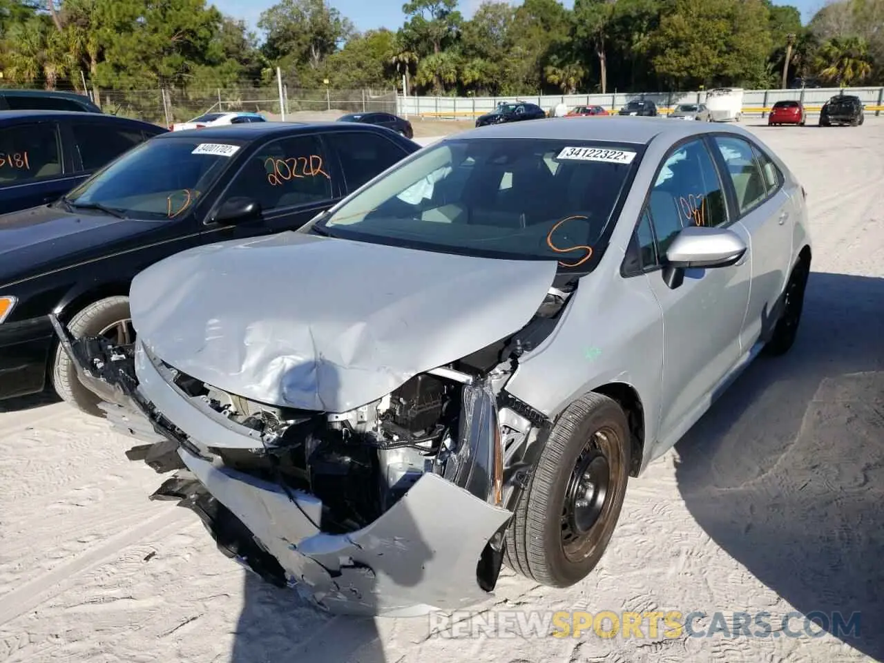 2 fotografías del automóvil dañado 5YFEPMAE6MP152900 TOYOTA COROLLA 2021