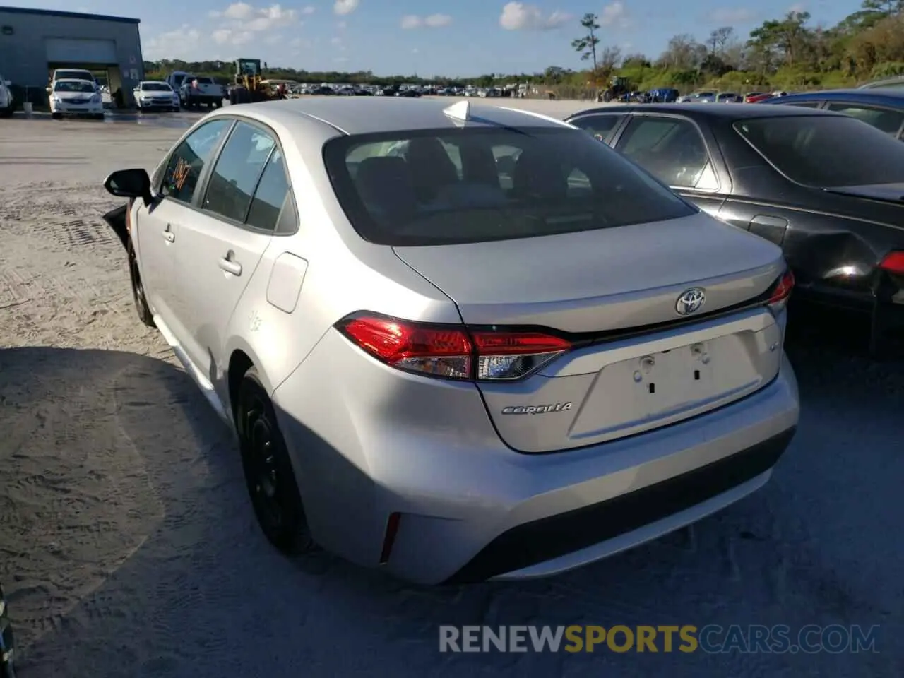 3 fotografías del automóvil dañado 5YFEPMAE6MP152900 TOYOTA COROLLA 2021