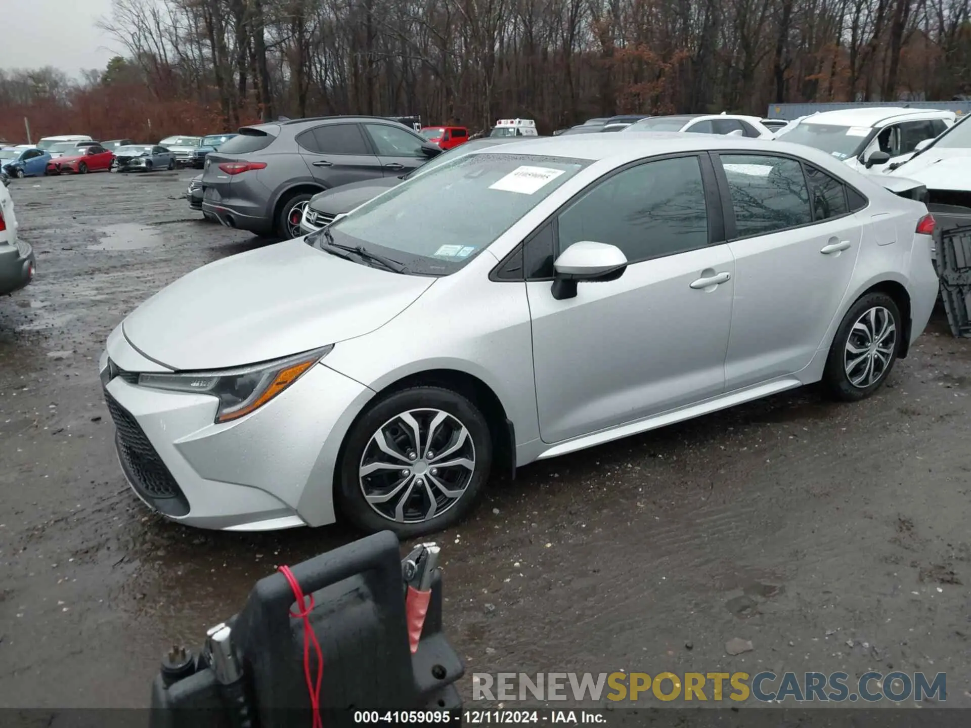 2 fotografías del automóvil dañado 5YFEPMAE6MP158101 TOYOTA COROLLA 2021
