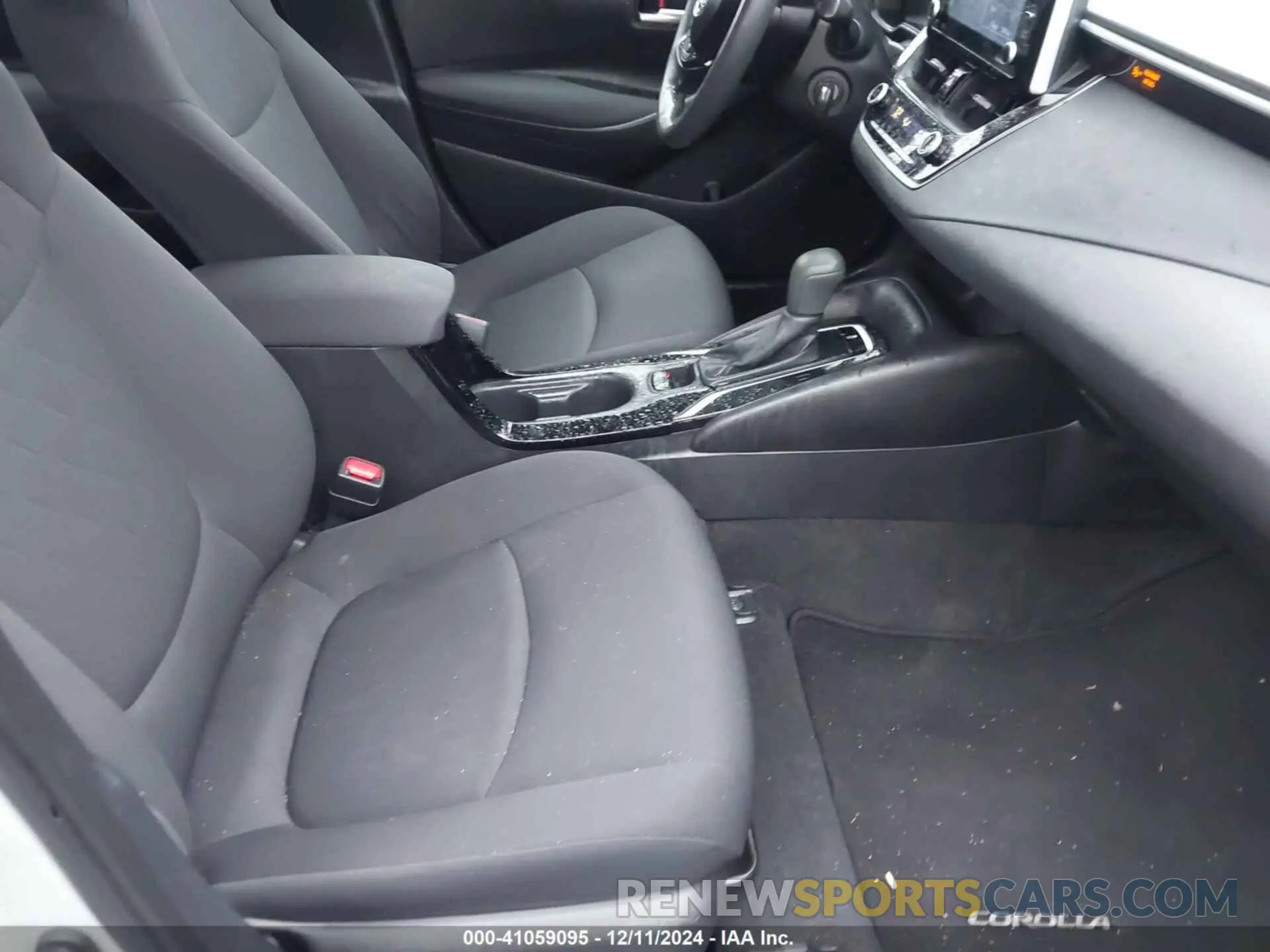 5 fotografías del automóvil dañado 5YFEPMAE6MP158101 TOYOTA COROLLA 2021
