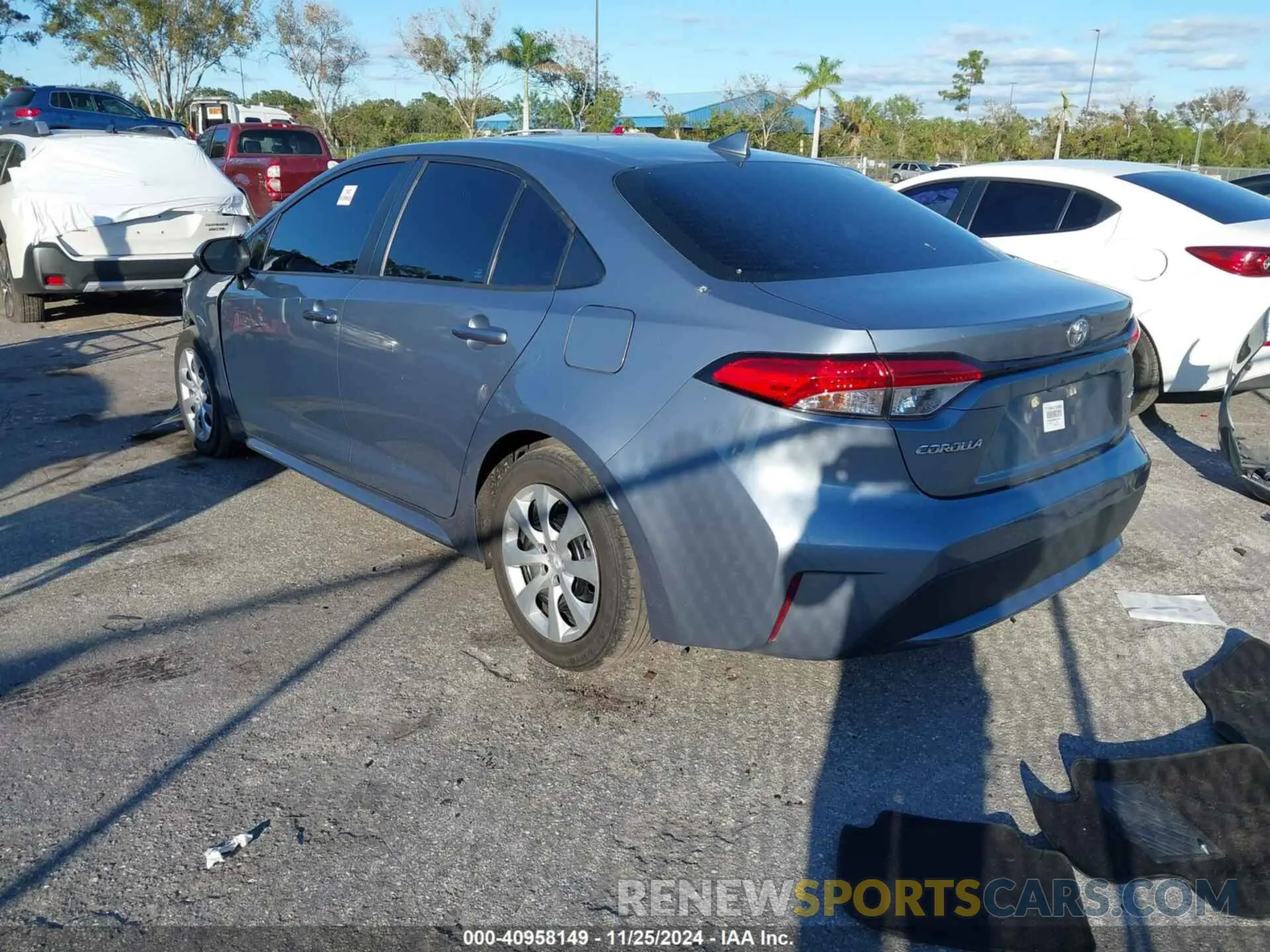 3 fotografías del automóvil dañado 5YFEPMAE6MP167994 TOYOTA COROLLA 2021