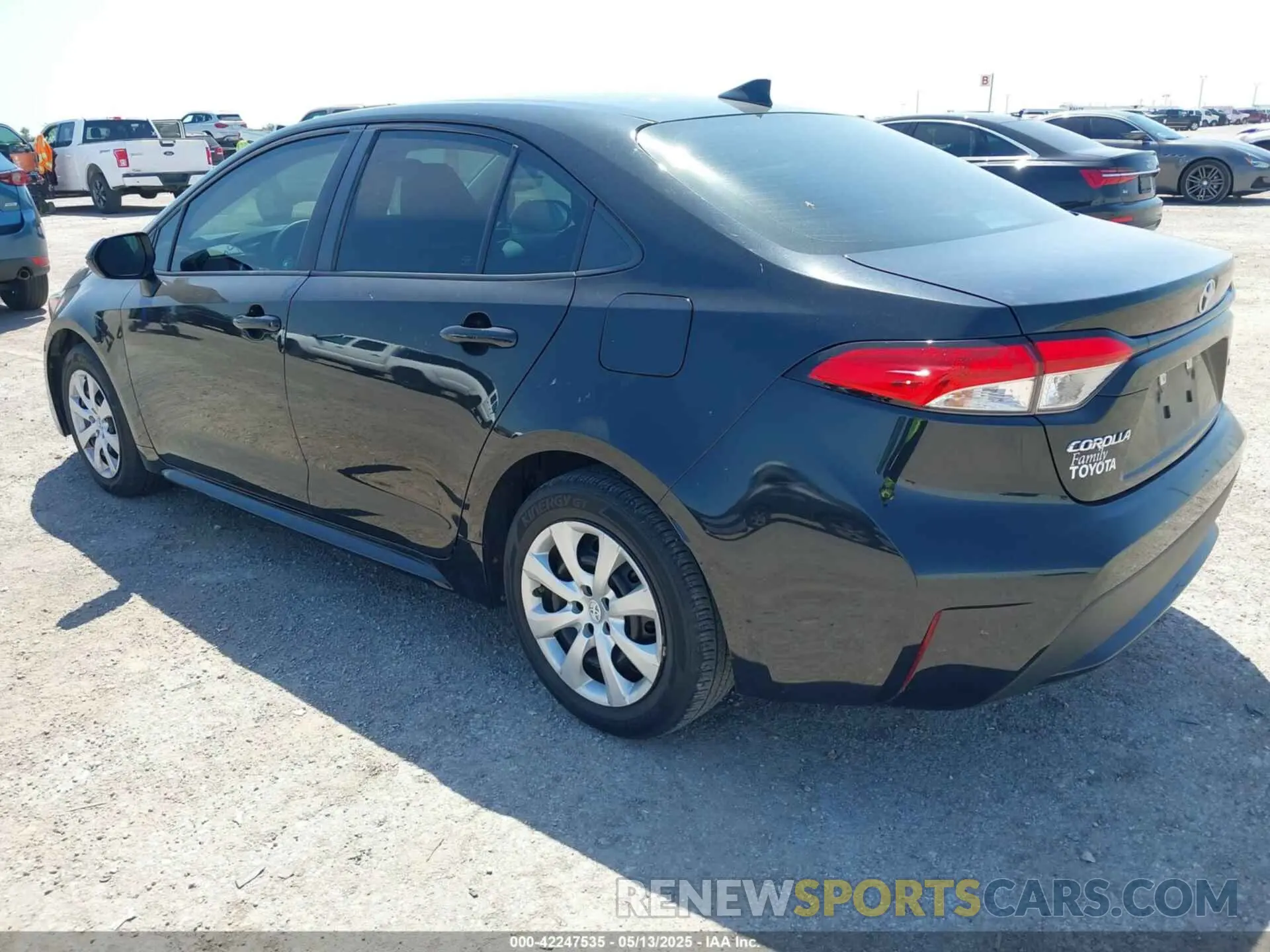 3 fotografías del automóvil dañado 5YFEPMAE6MP175349 TOYOTA COROLLA 2021