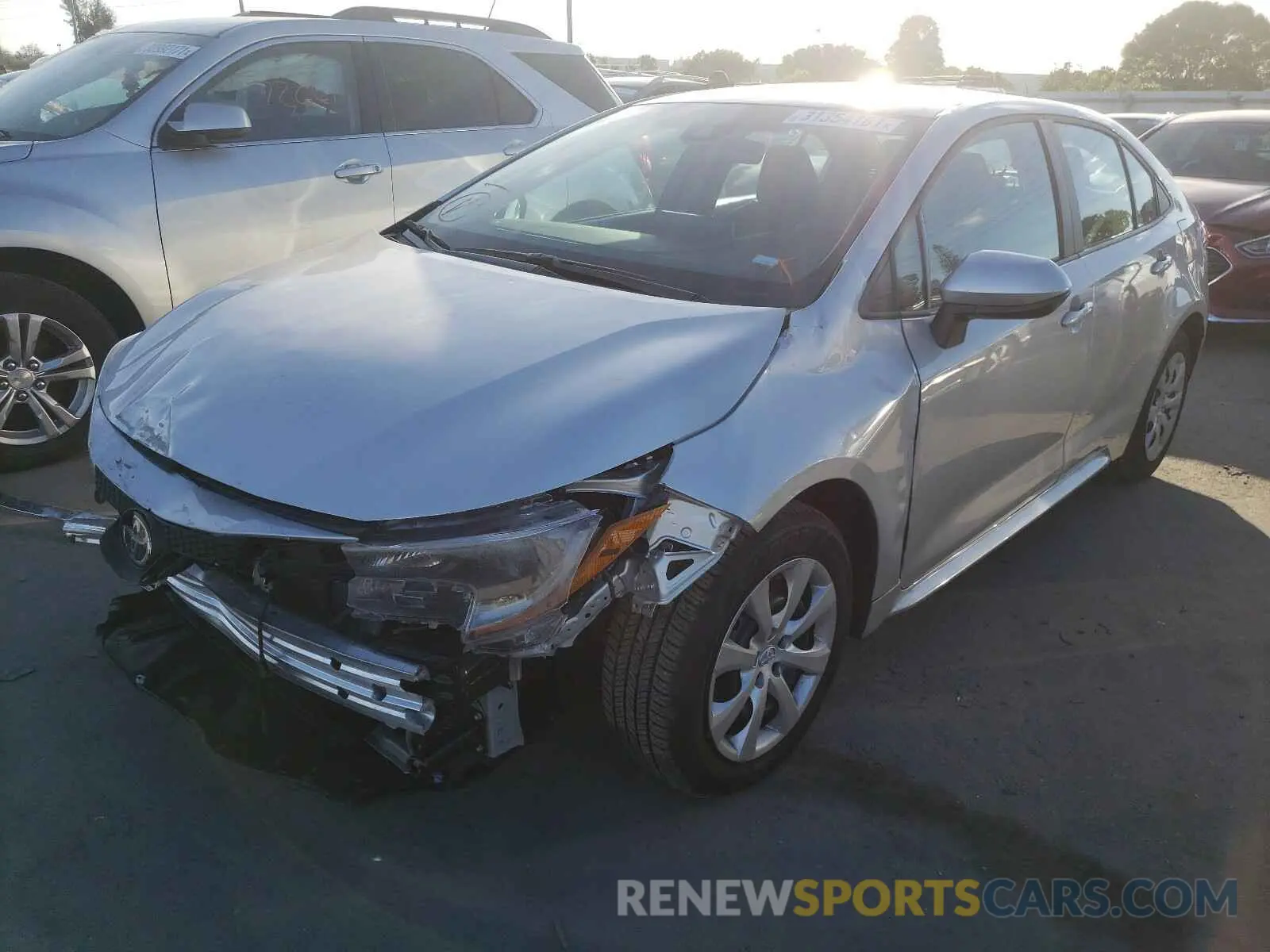 2 fotografías del automóvil dañado 5YFEPMAE6MP178736 TOYOTA COROLLA 2021